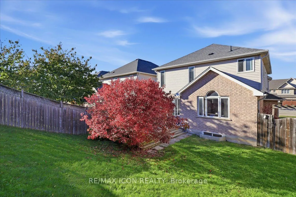 382 Mountain Laurel Crescent