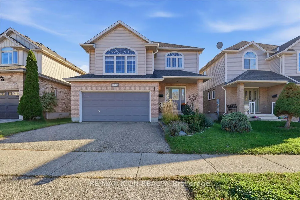 382 Mountain Laurel Crescent