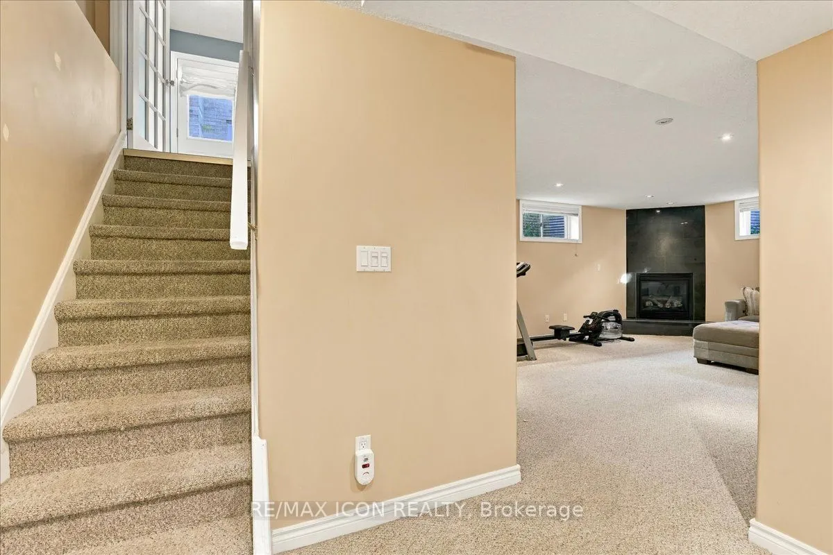 382 Mountain Laurel Crescent