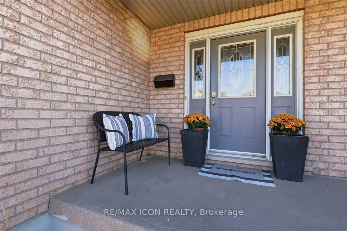 382 Mountain Laurel Crescent