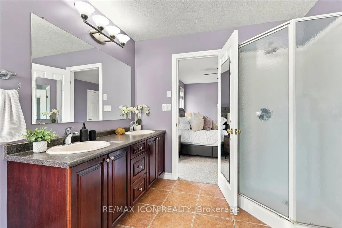 382 Mountain Laurel Crescent