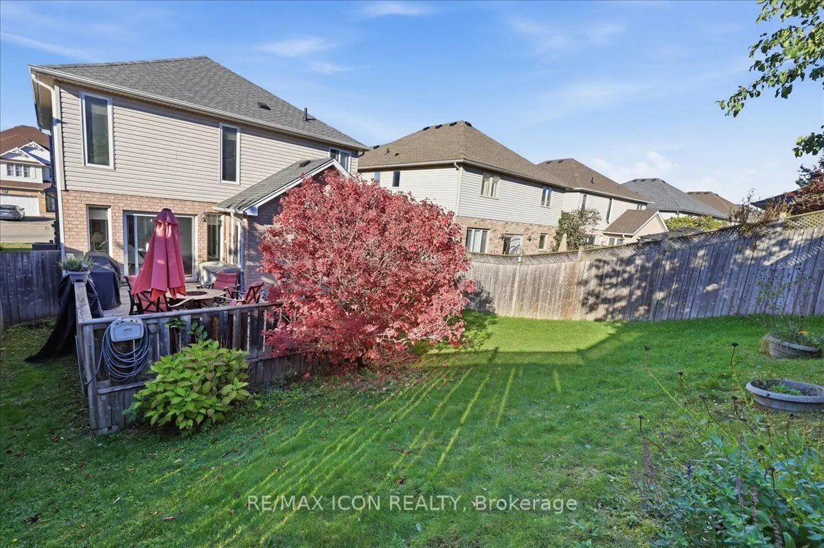 382 Mountain Laurel Crescent