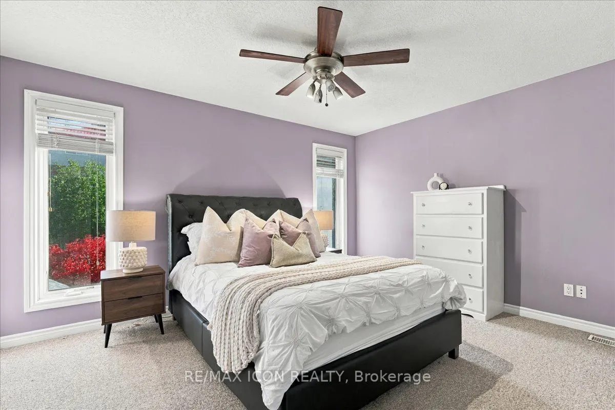 382 Mountain Laurel Crescent