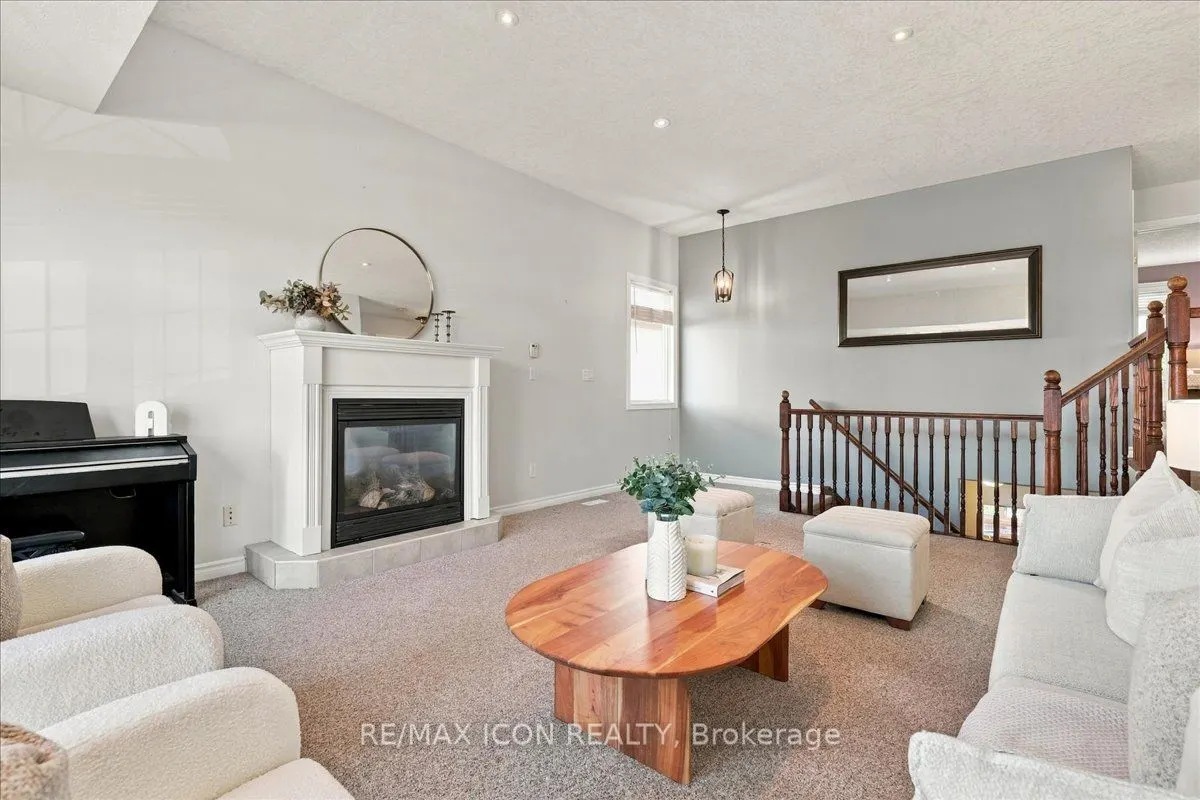 382 Mountain Laurel Crescent