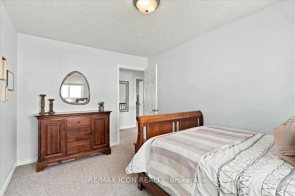 382 Mountain Laurel Crescent