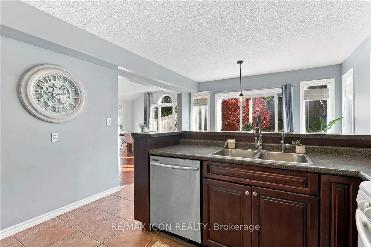 382 Mountain Laurel Crescent