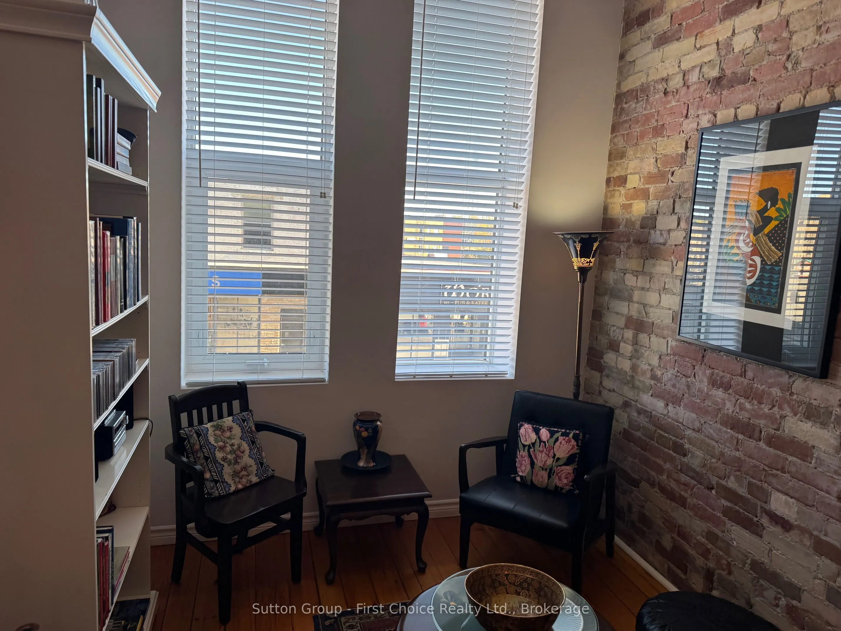 66 WELLINGTON Street ##201