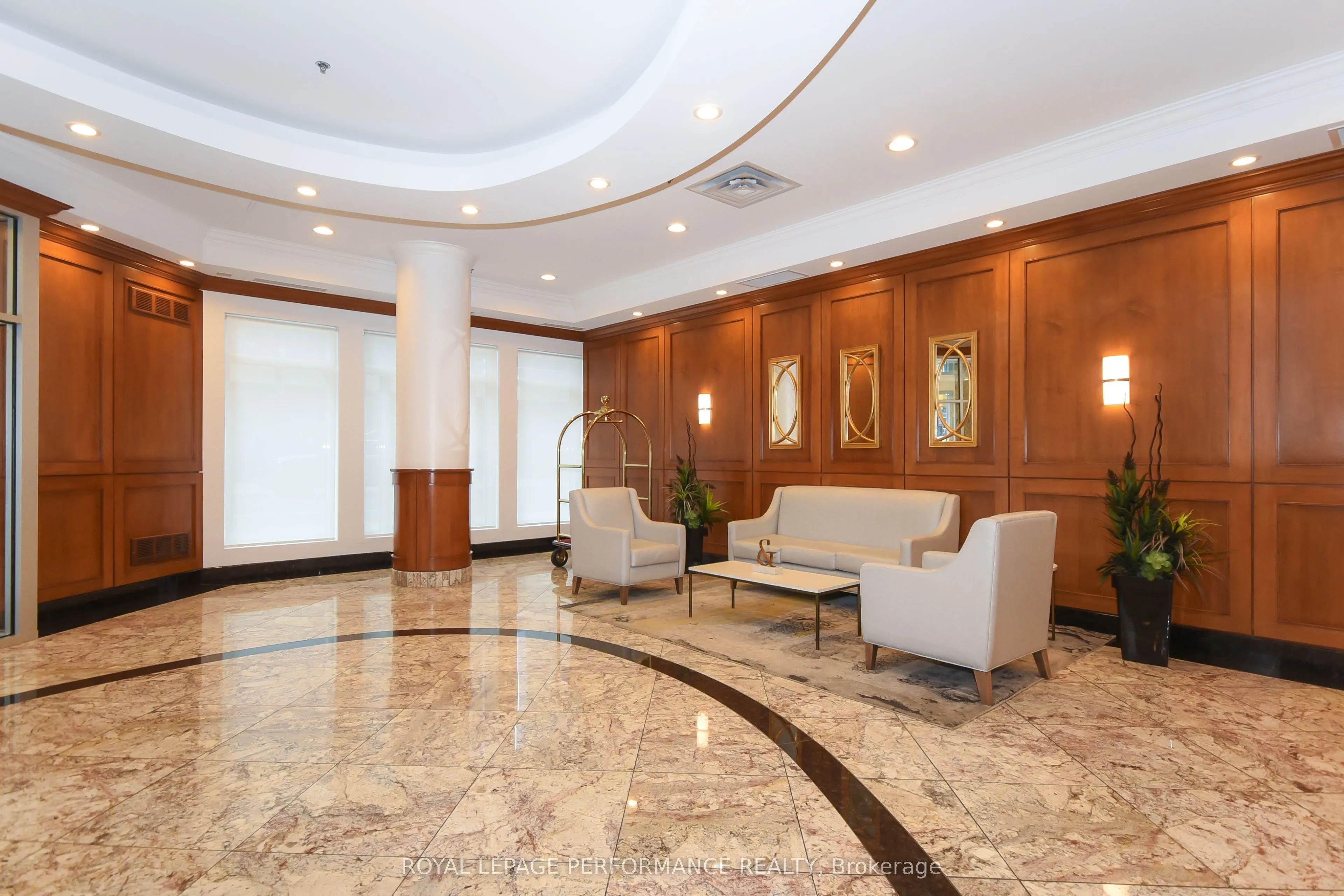 242 Rideau Street #1808