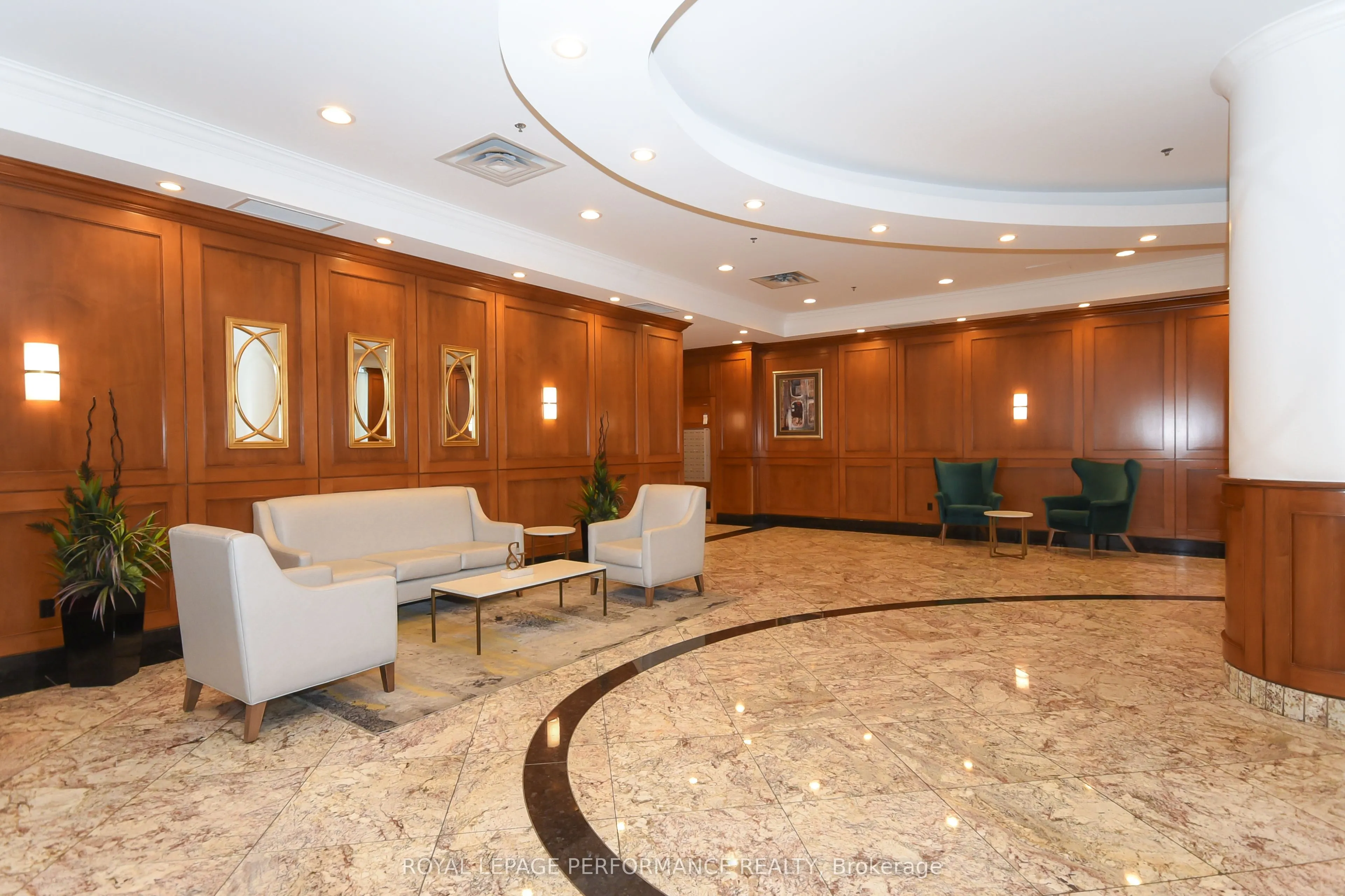 242 Rideau Street #1808