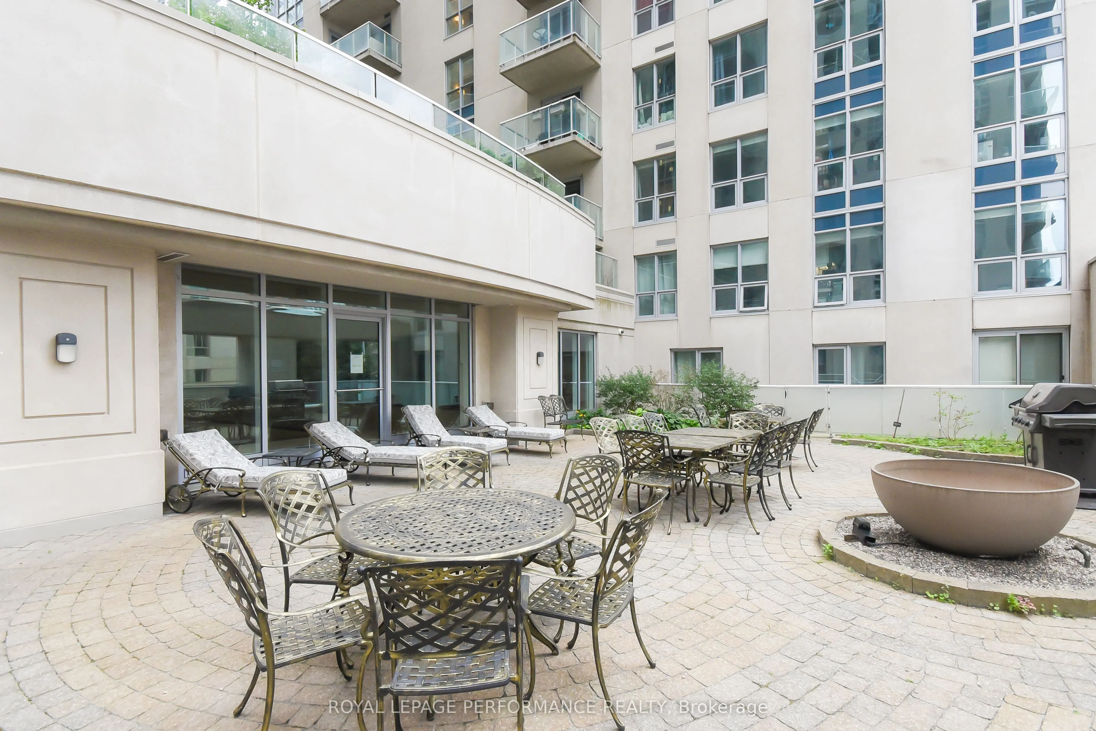 242 Rideau Street #1808