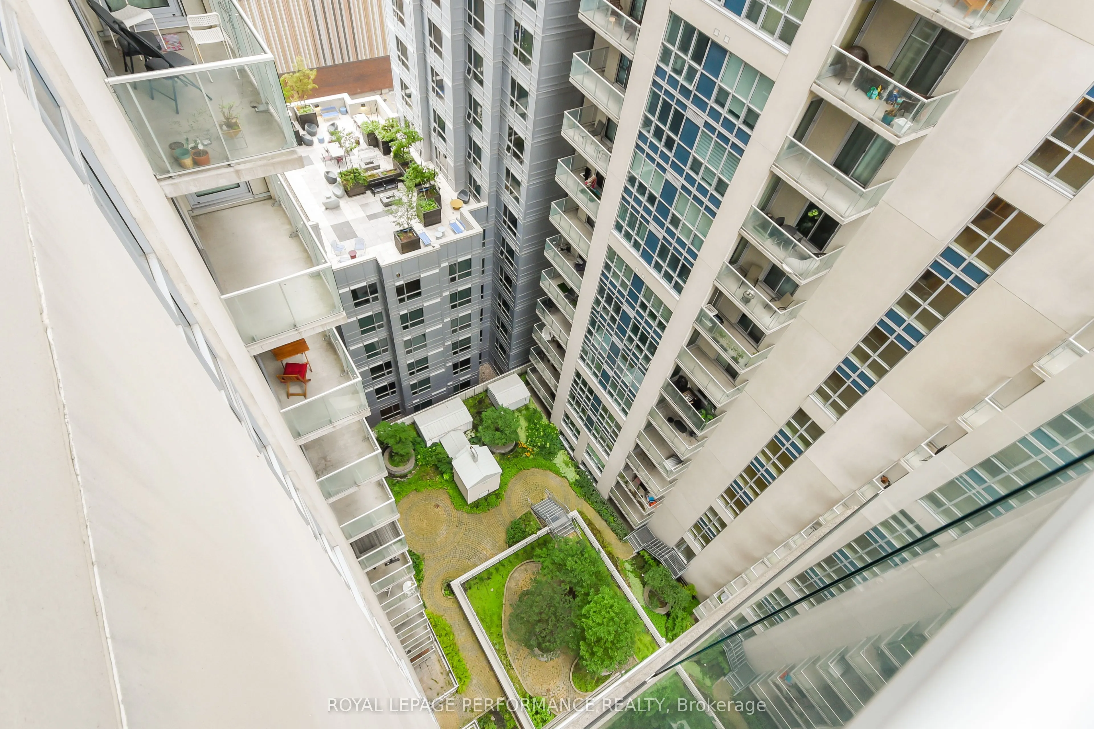 242 Rideau Street #1808