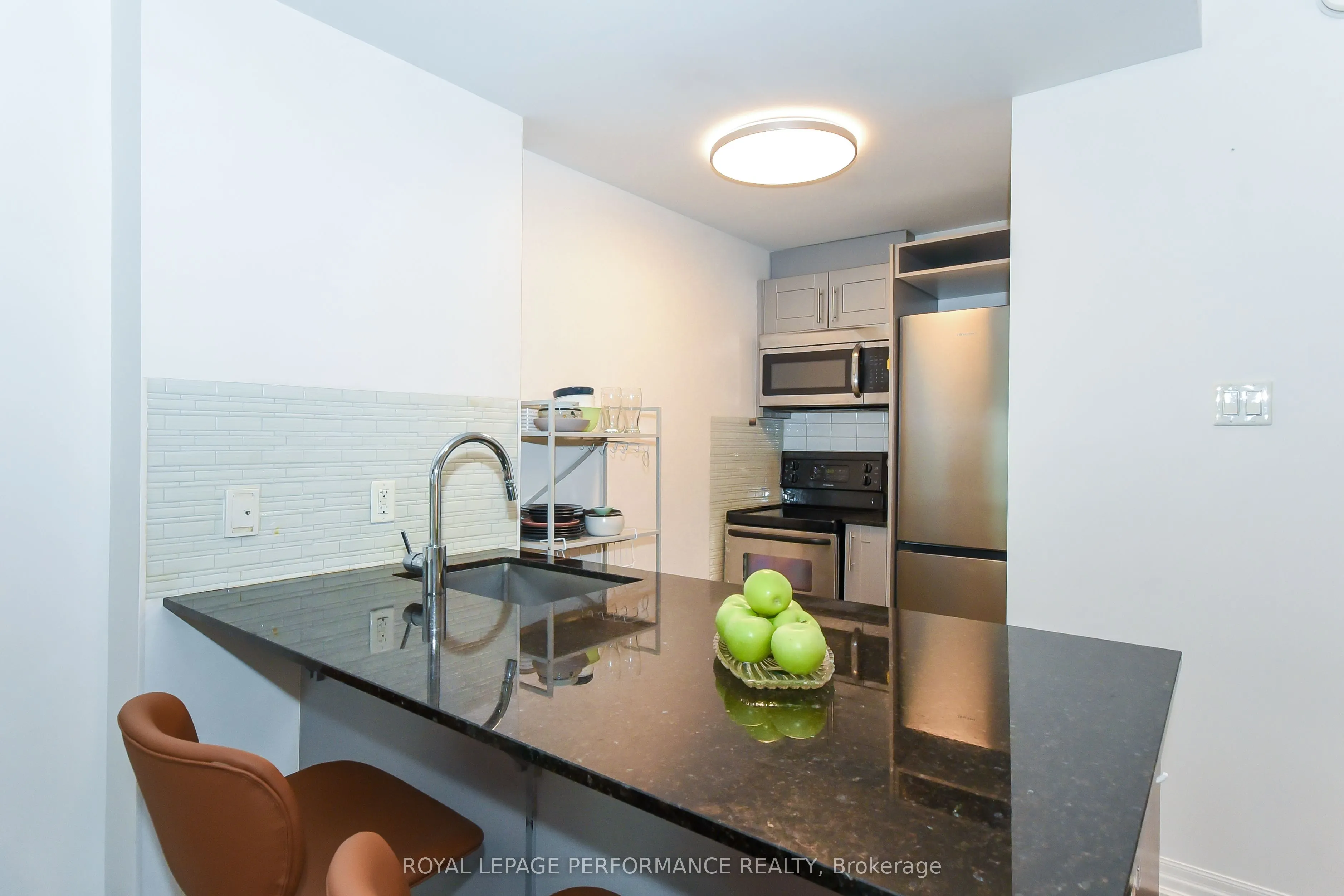 242 Rideau Street #1808