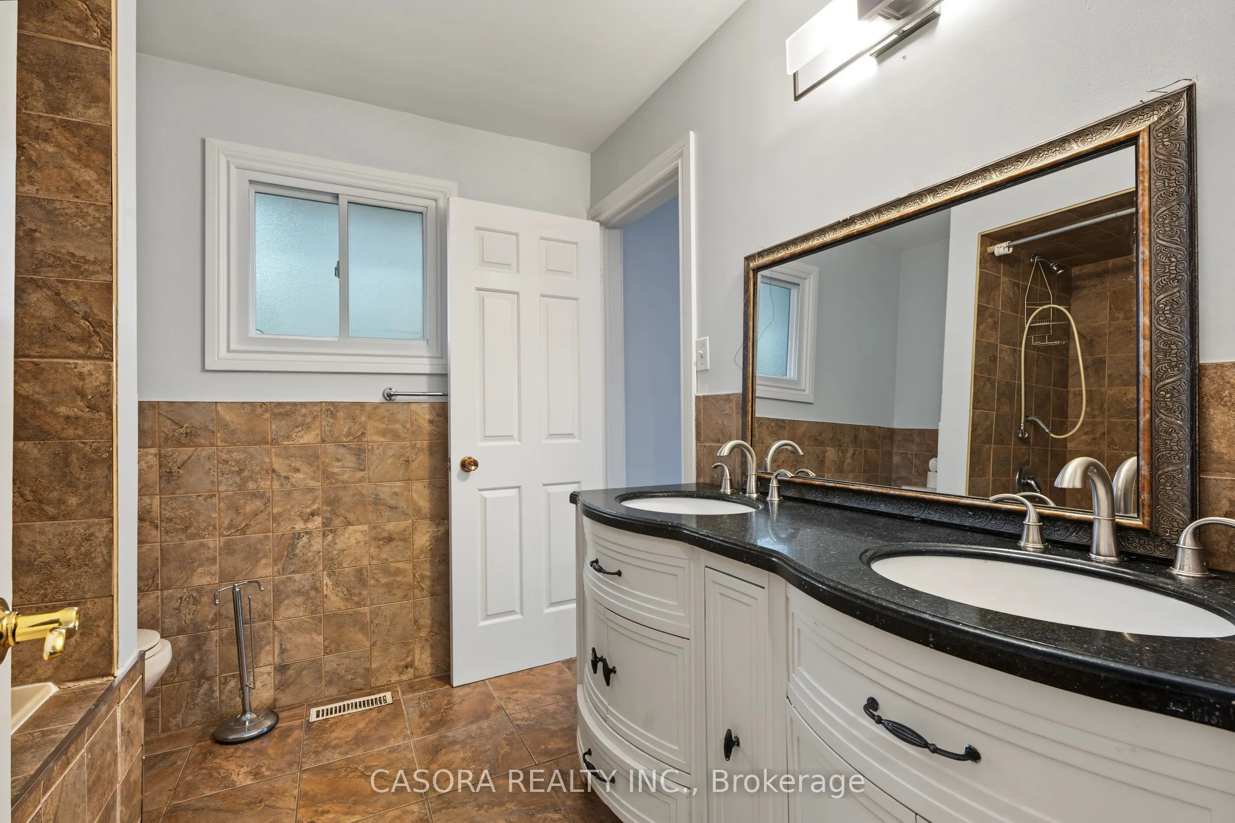 8 Valanna Court