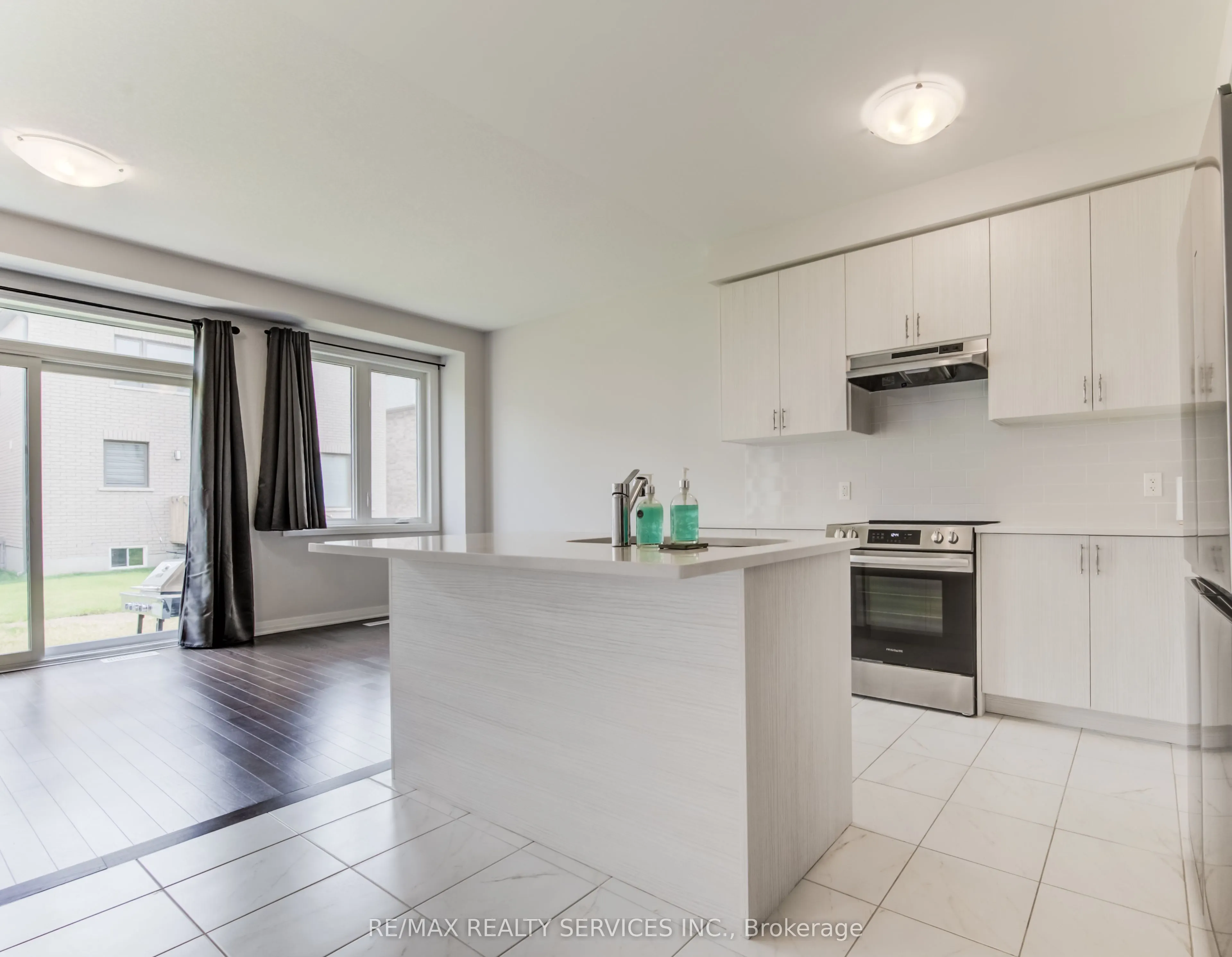 73 Prince Phillip Boulevard