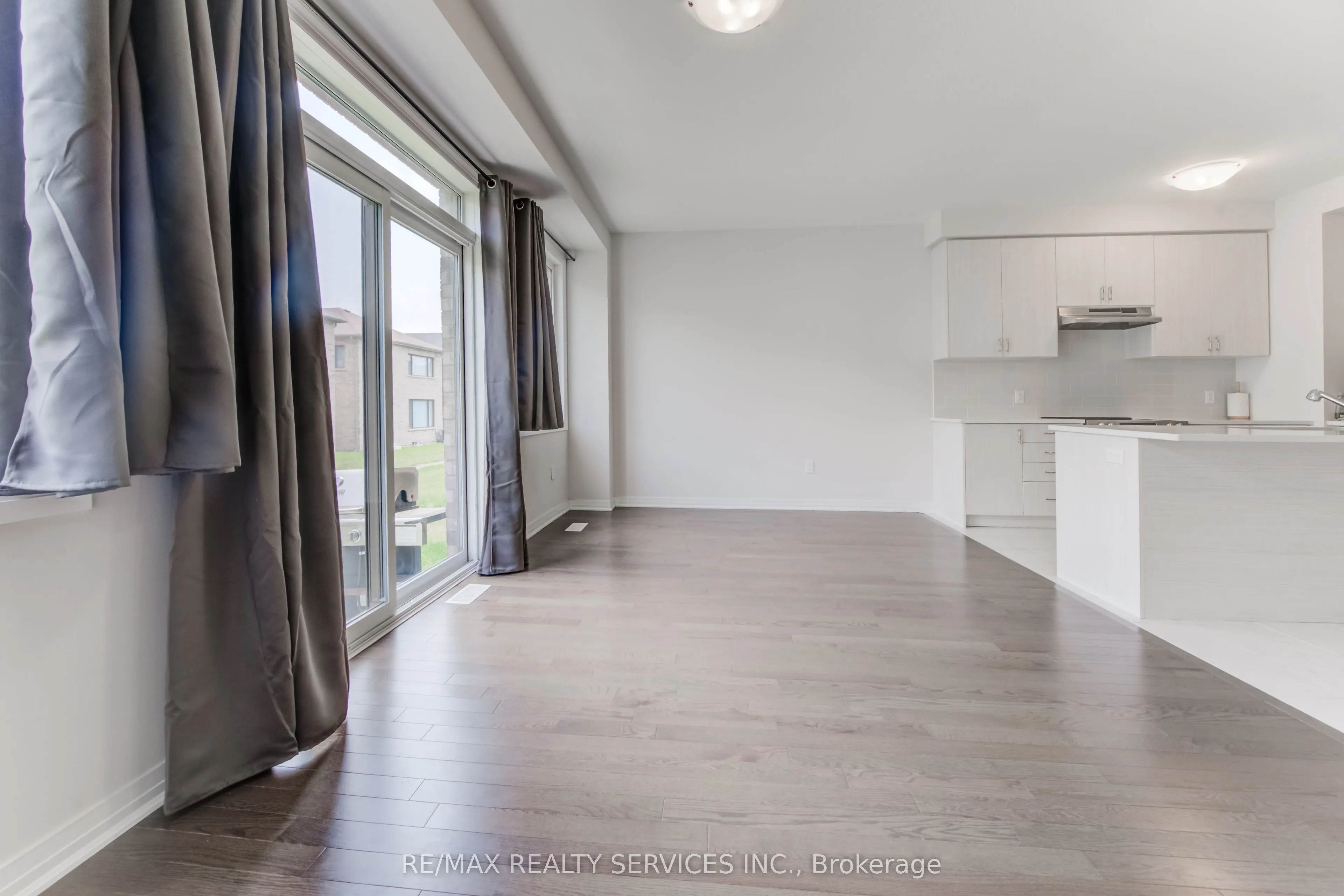73 Prince Phillip Boulevard