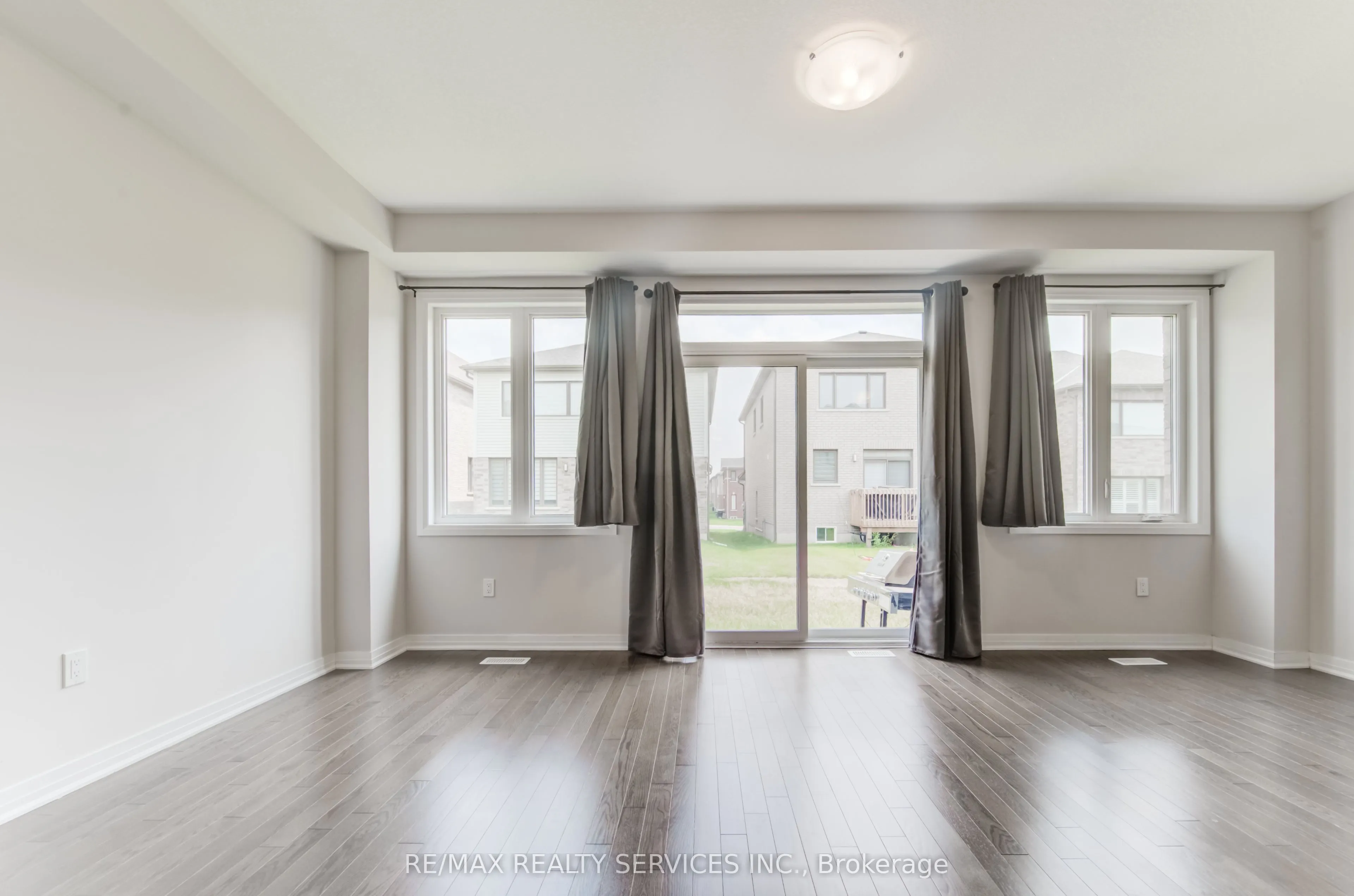 73 Prince Phillip Boulevard