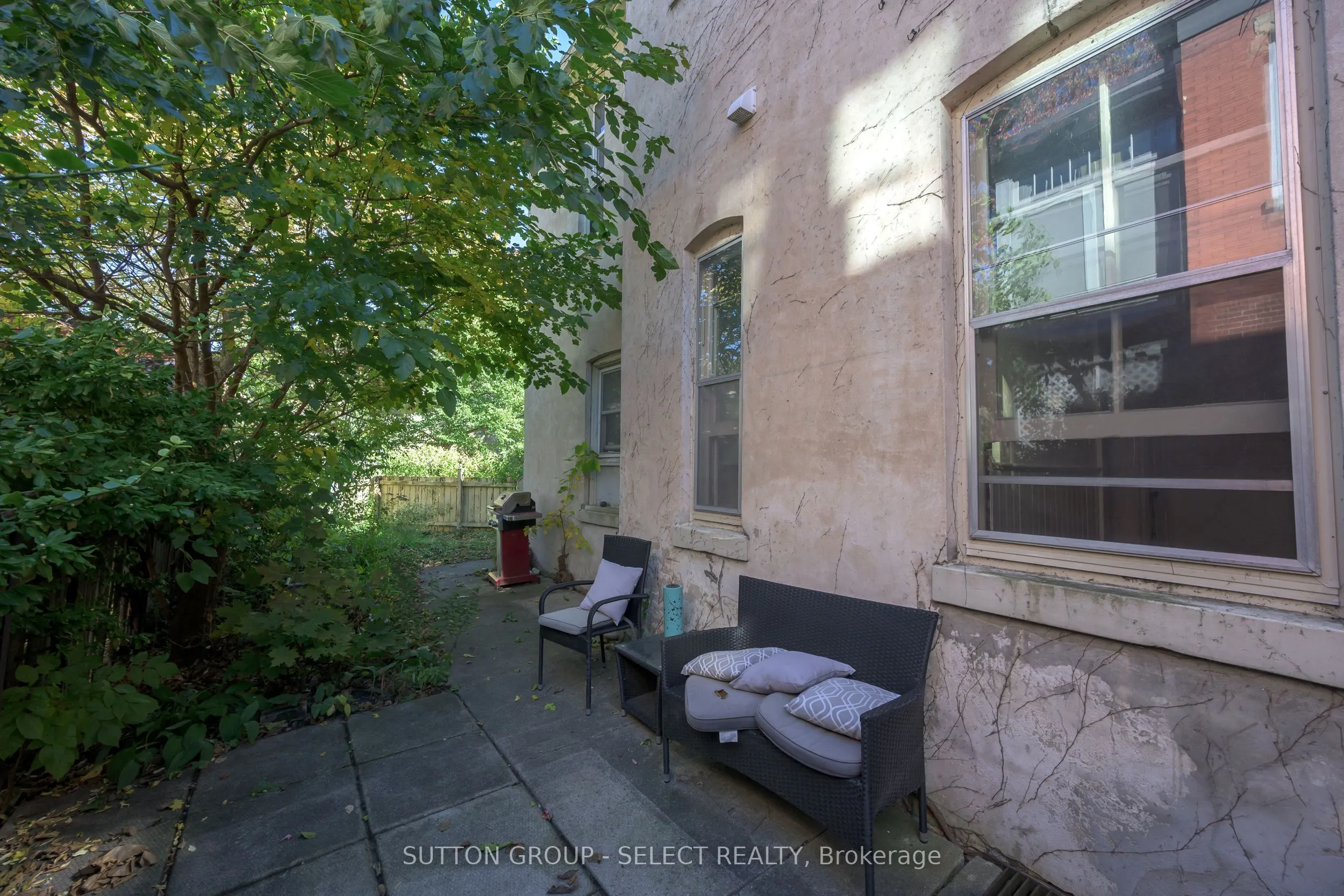 614-616 Wellington Street