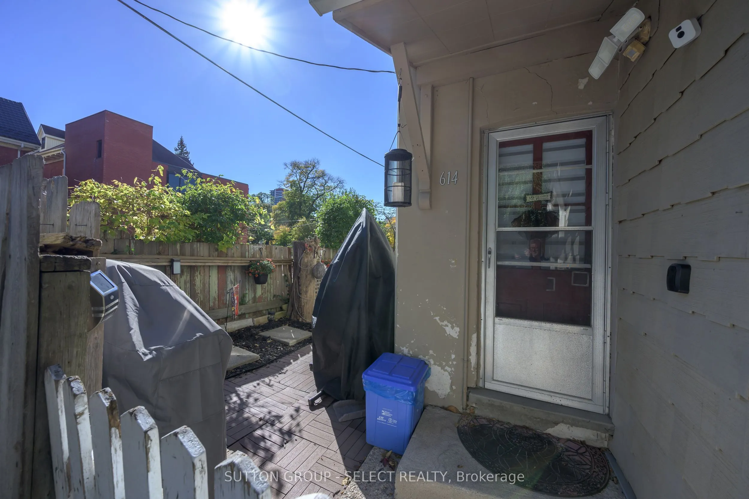614-616 Wellington Street