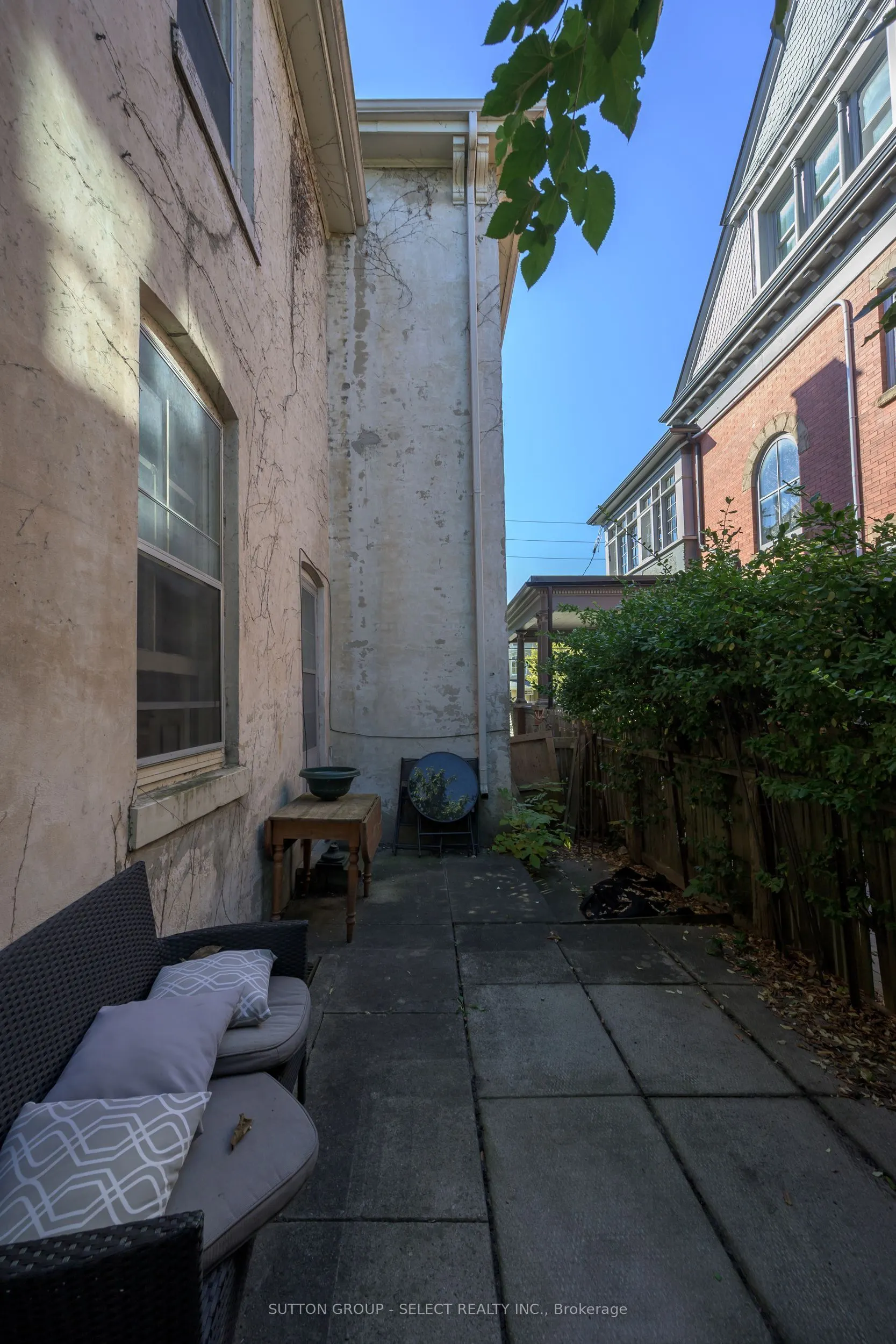 614-616 Wellington Street