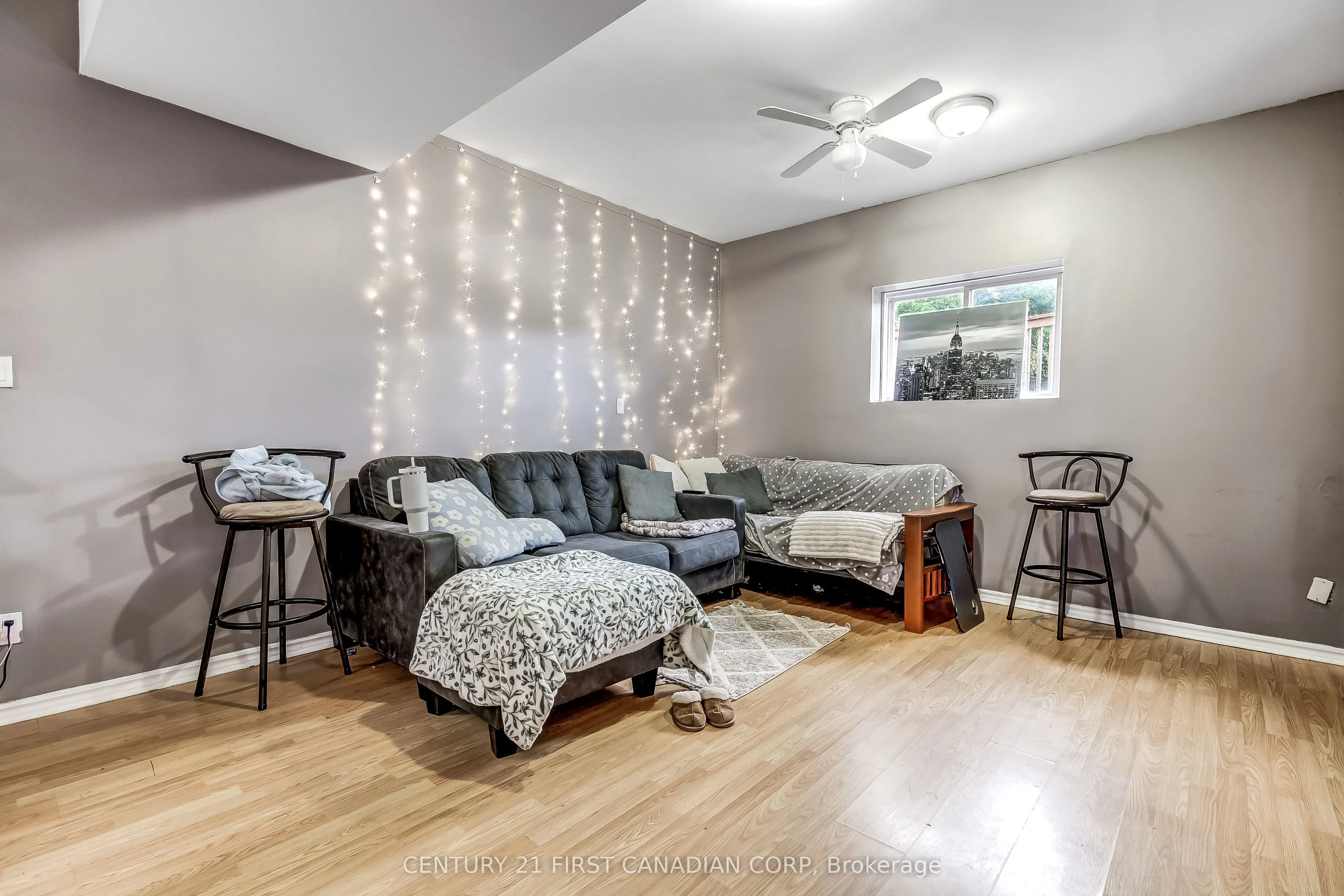 1082 Farnsborough Crescent