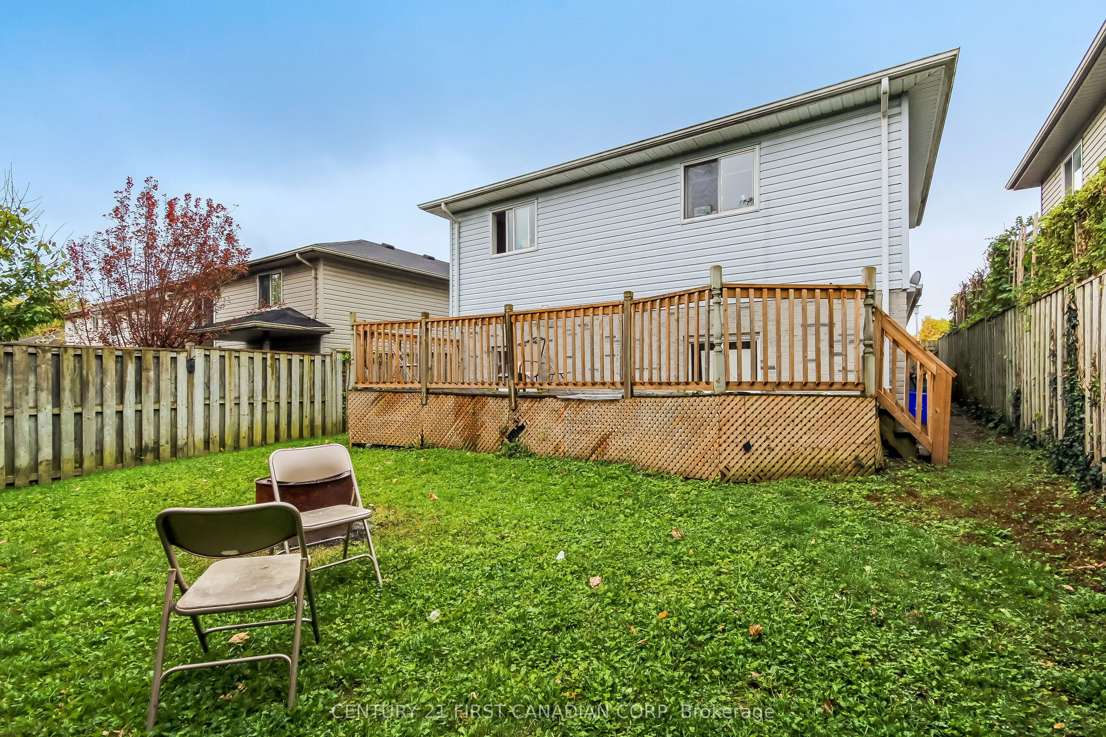 1082 Farnsborough Crescent