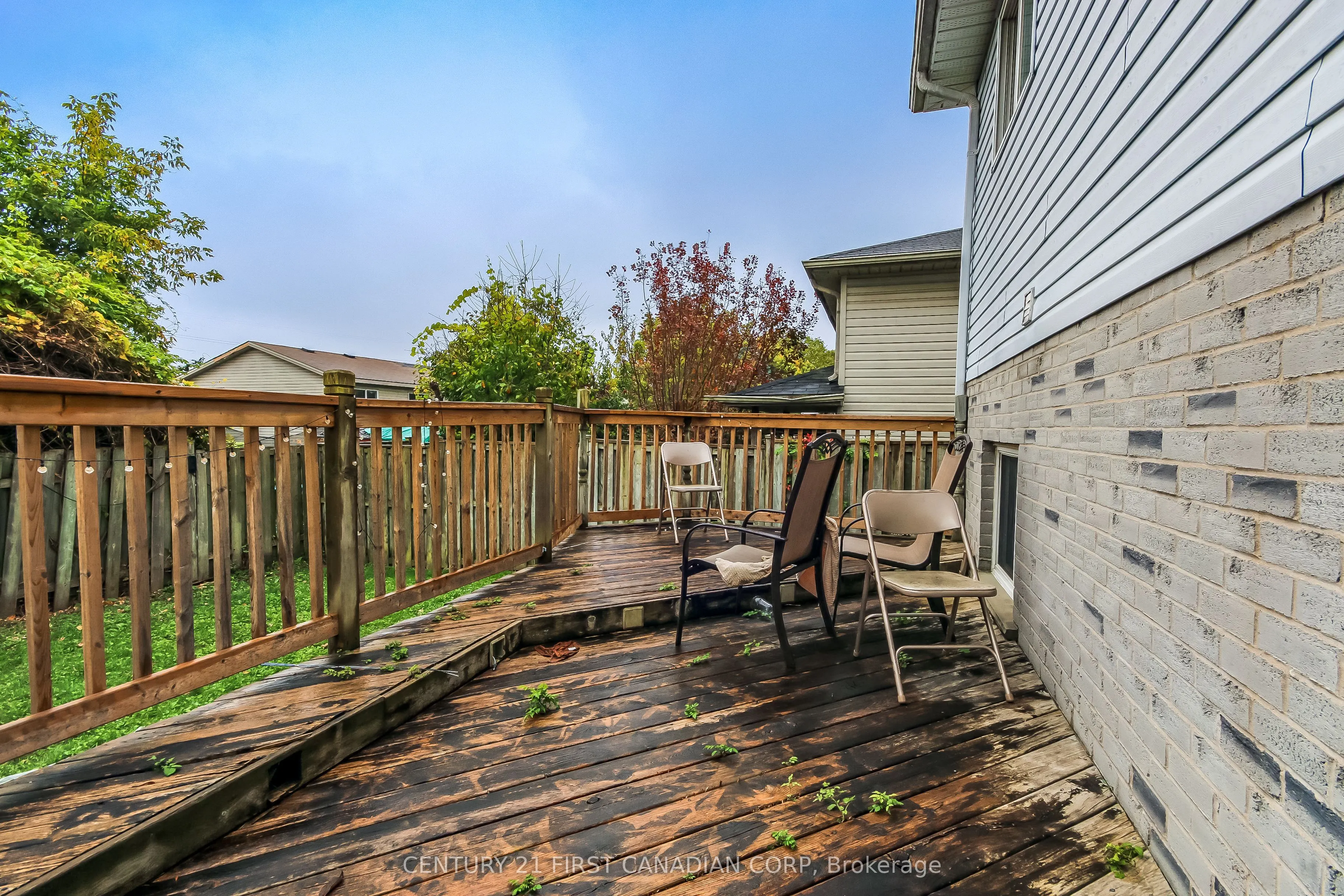 1082 Farnsborough Crescent