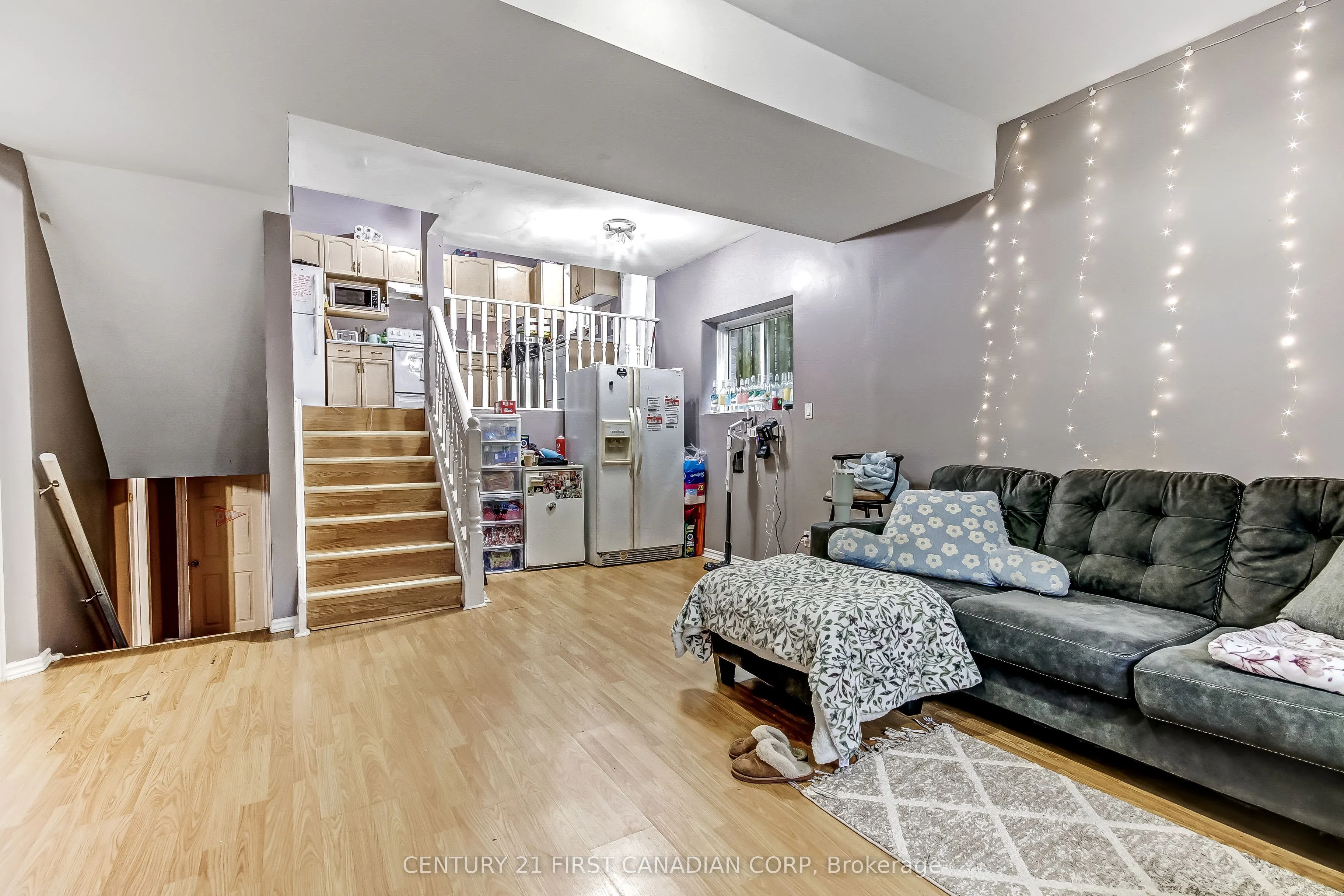 1082 Farnsborough Crescent