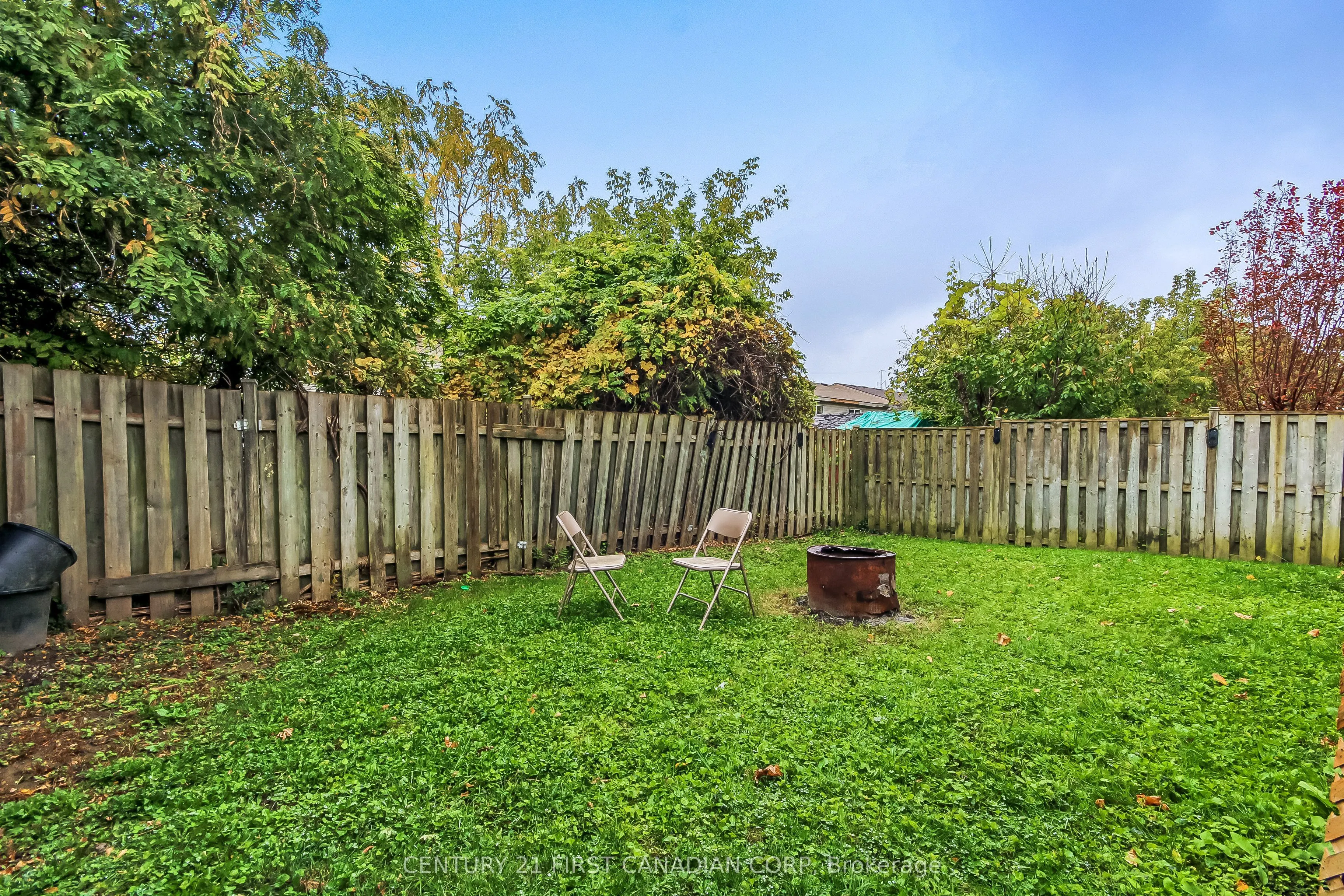 1082 Farnsborough Crescent