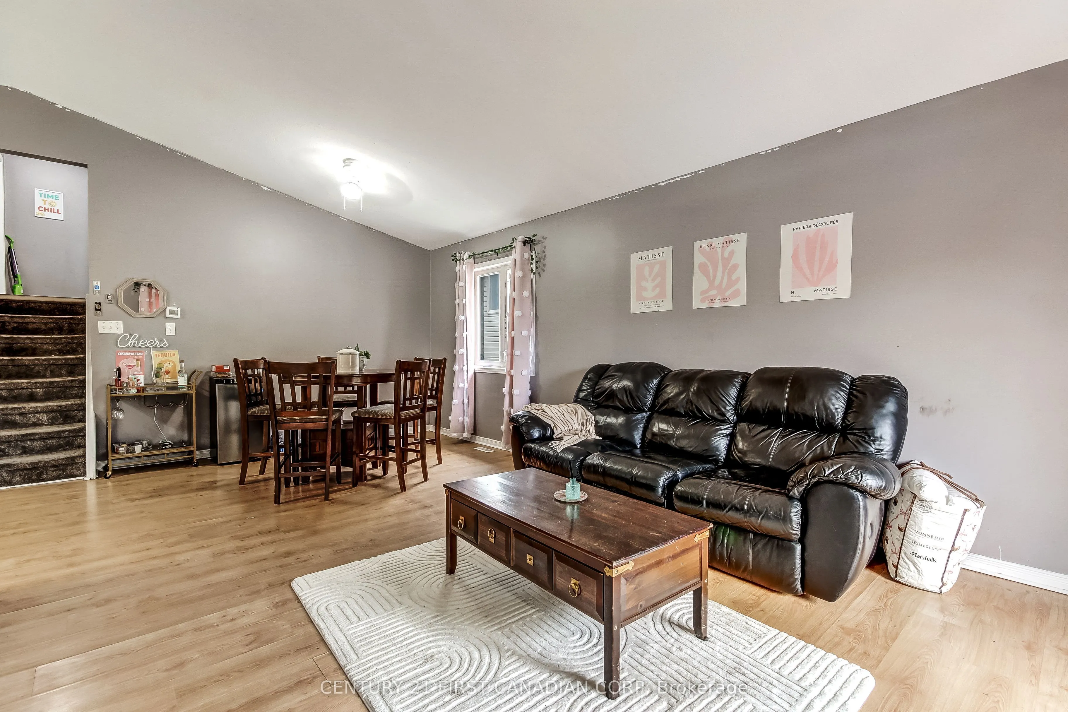 1082 Farnsborough Crescent