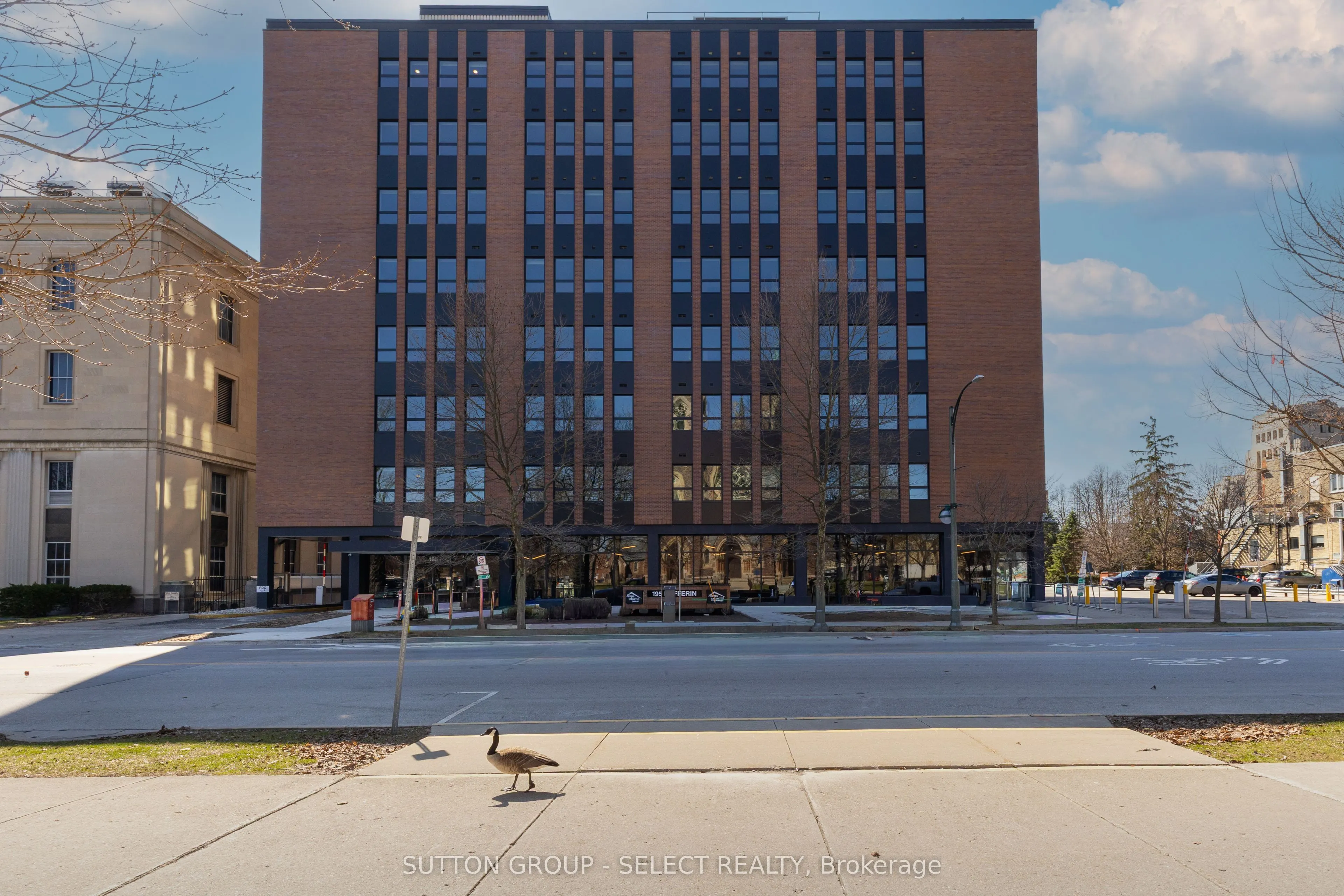 195 Dufferin Avenue #802