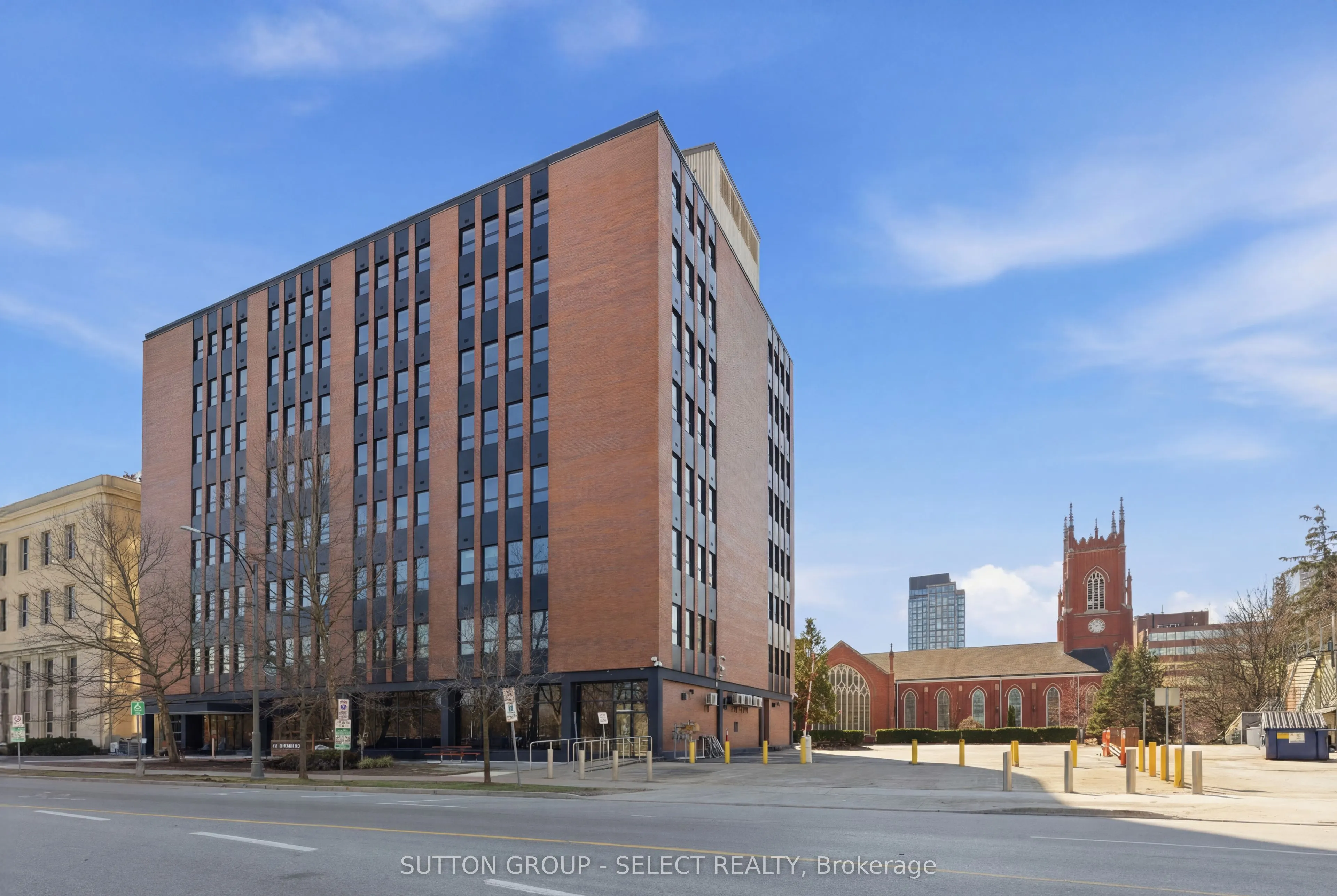 195 Dufferin Avenue #802