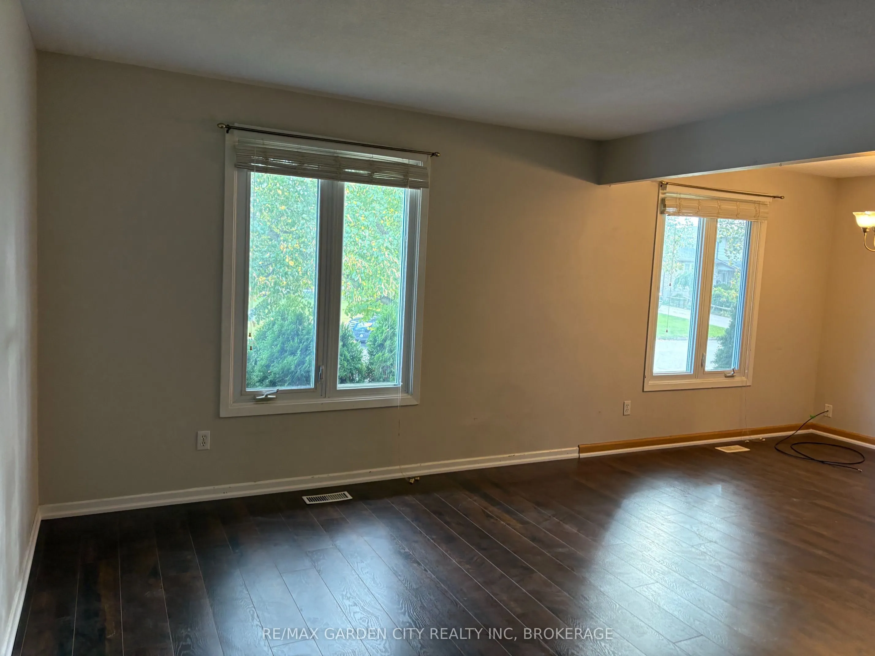 9 STONEGATE Drive #Upper