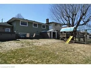 9 STONEGATE Drive #Upper