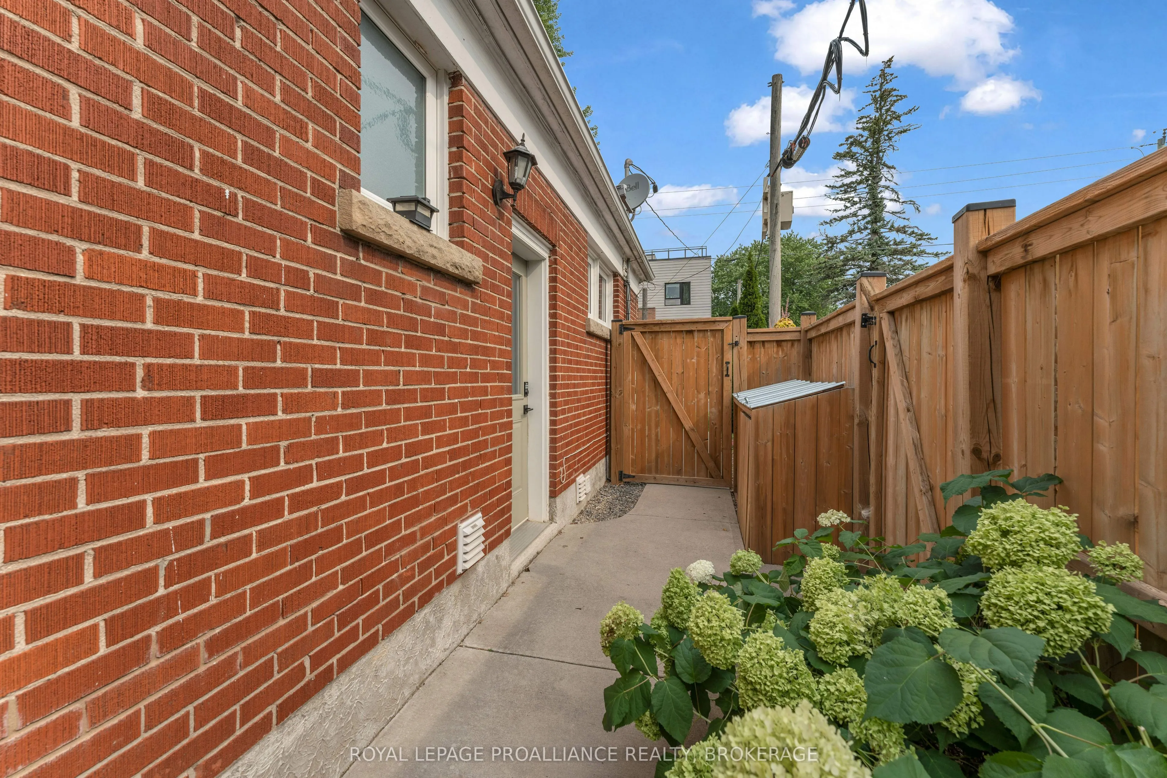 640 Brock Street