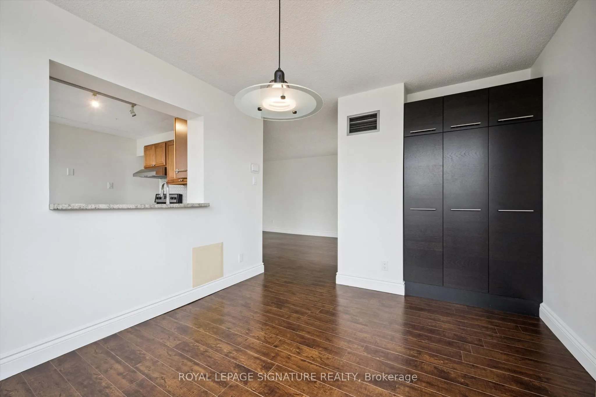 150 Queen Street S #401