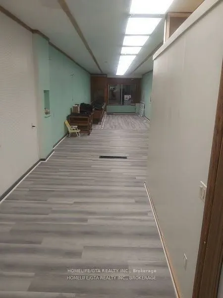 11 King Street W