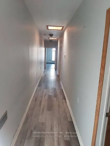11 King Street W