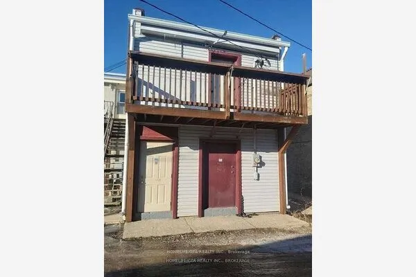 11 King Street W