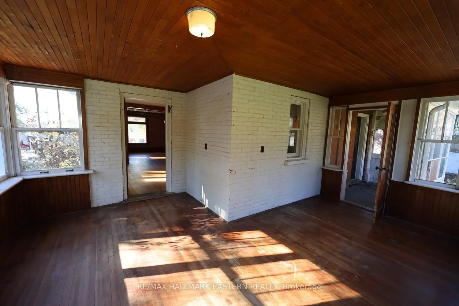 49 Booth Street N
