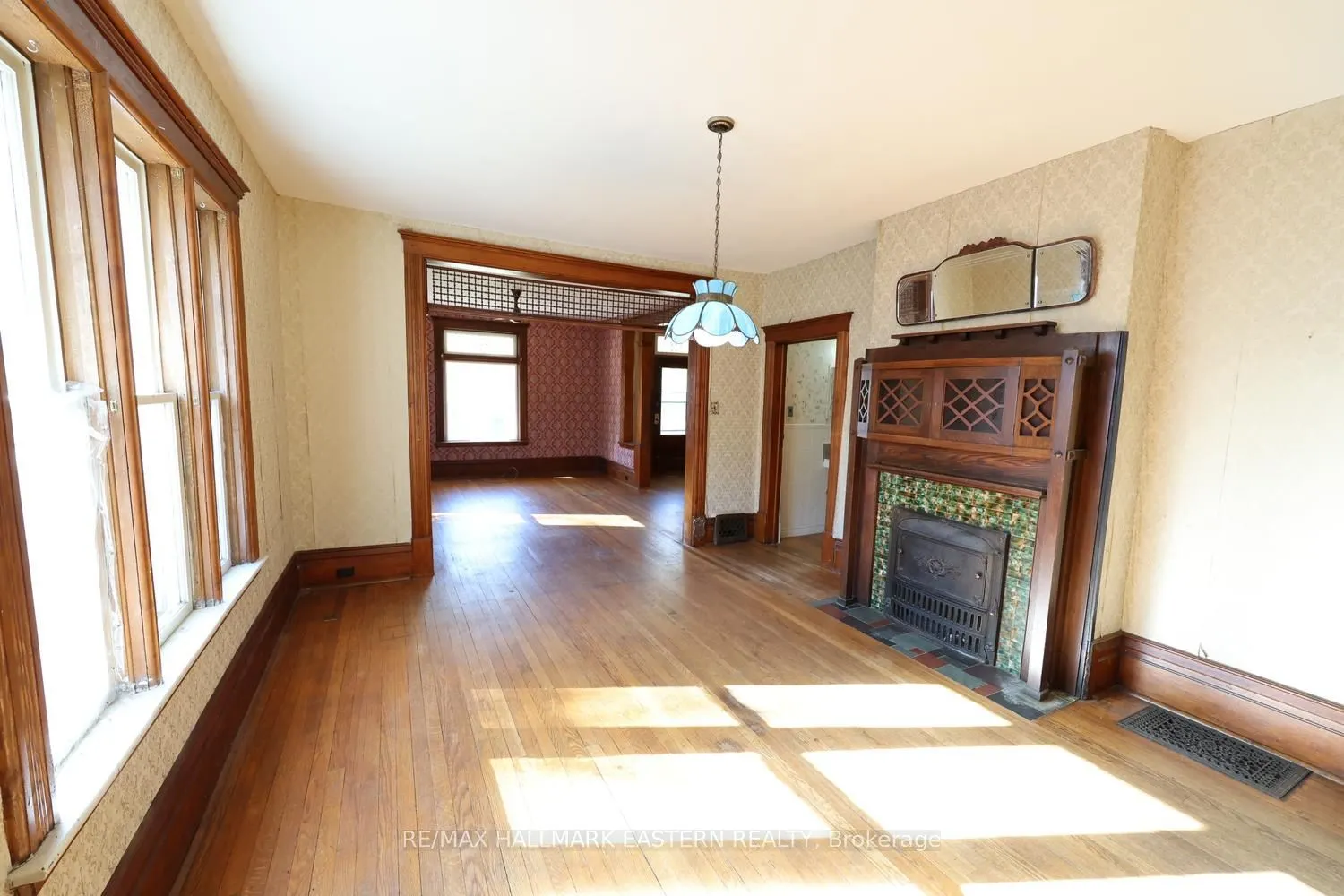 49 Booth Street N