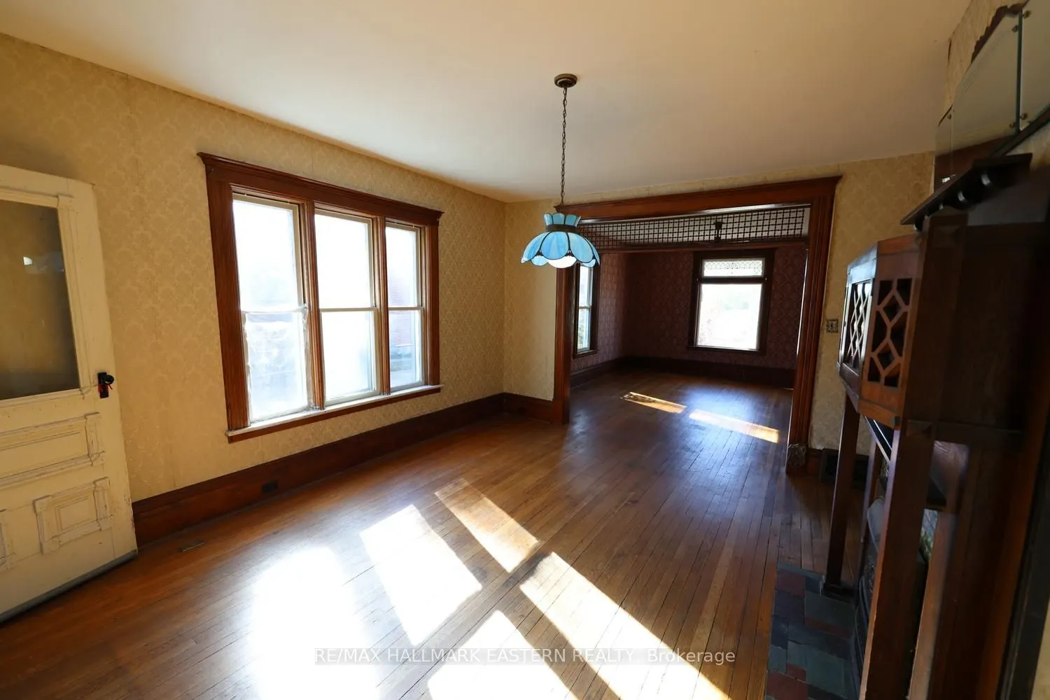 49 Booth Street N