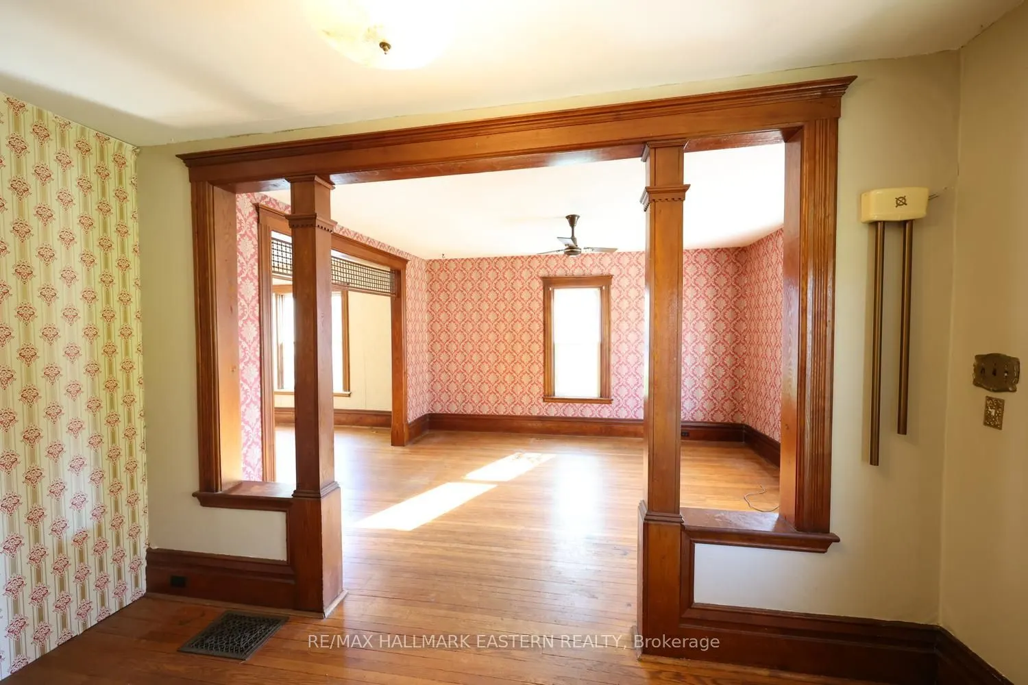 49 Booth Street N