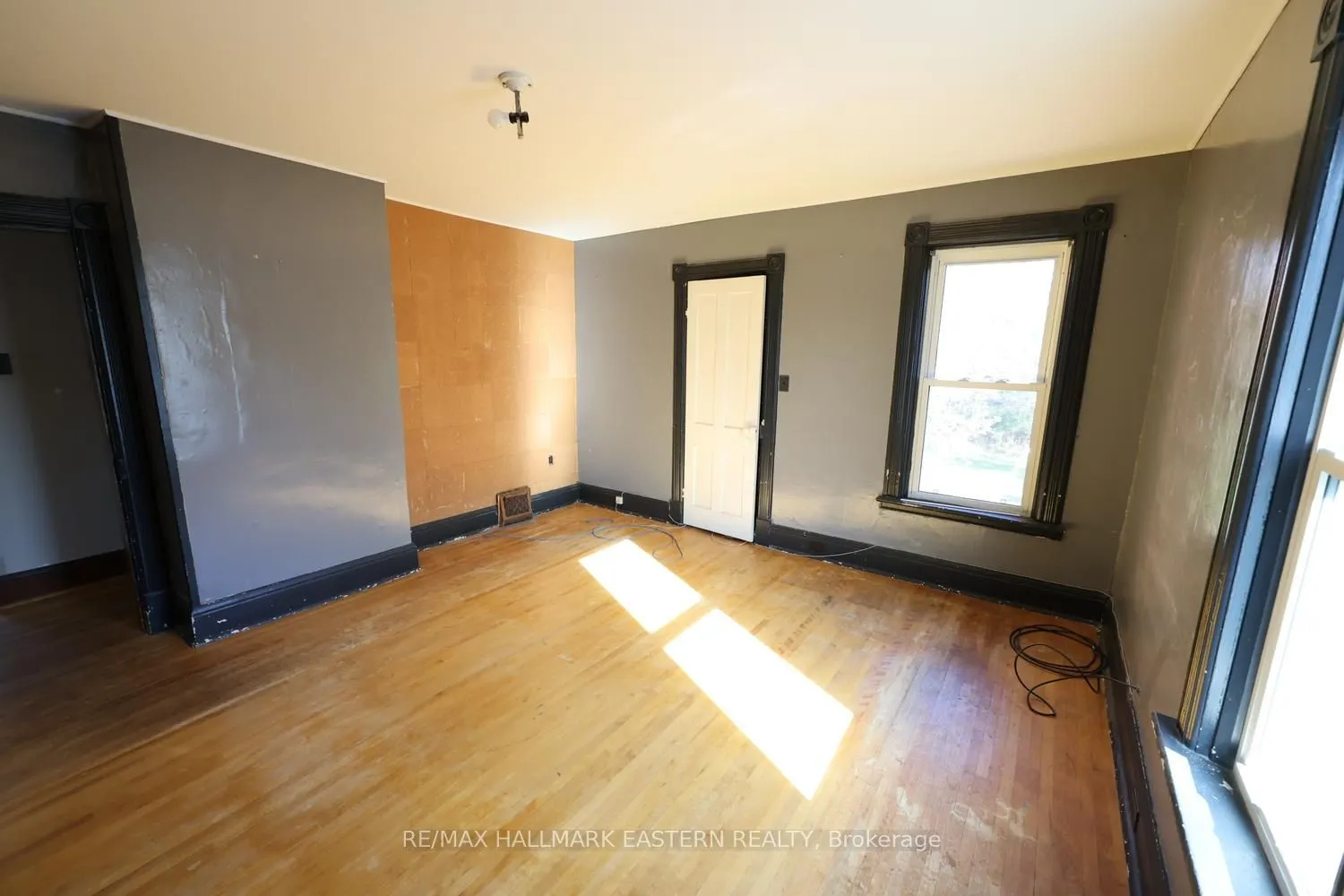 49 Booth Street N