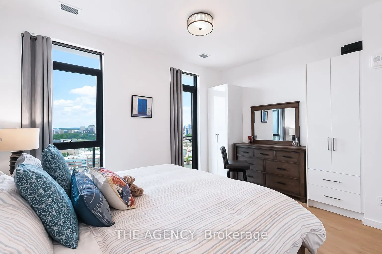 181 King Street S #1907
