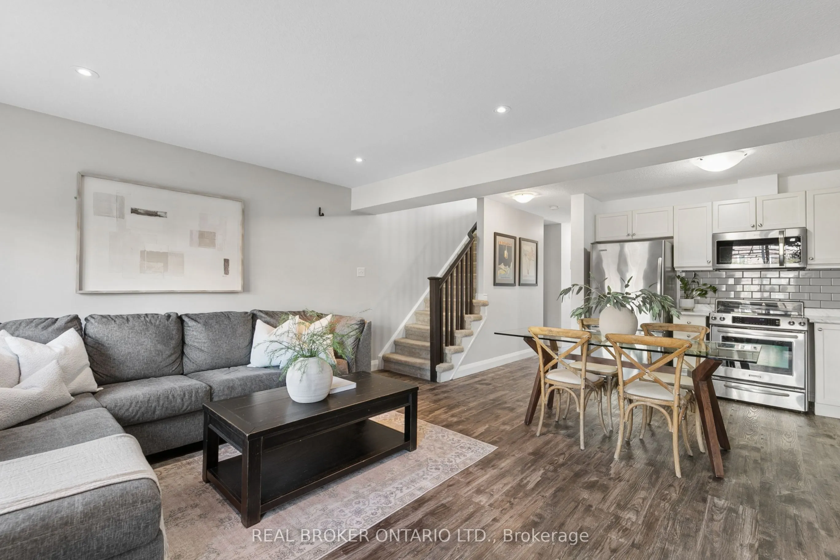 42 RENFREW Street