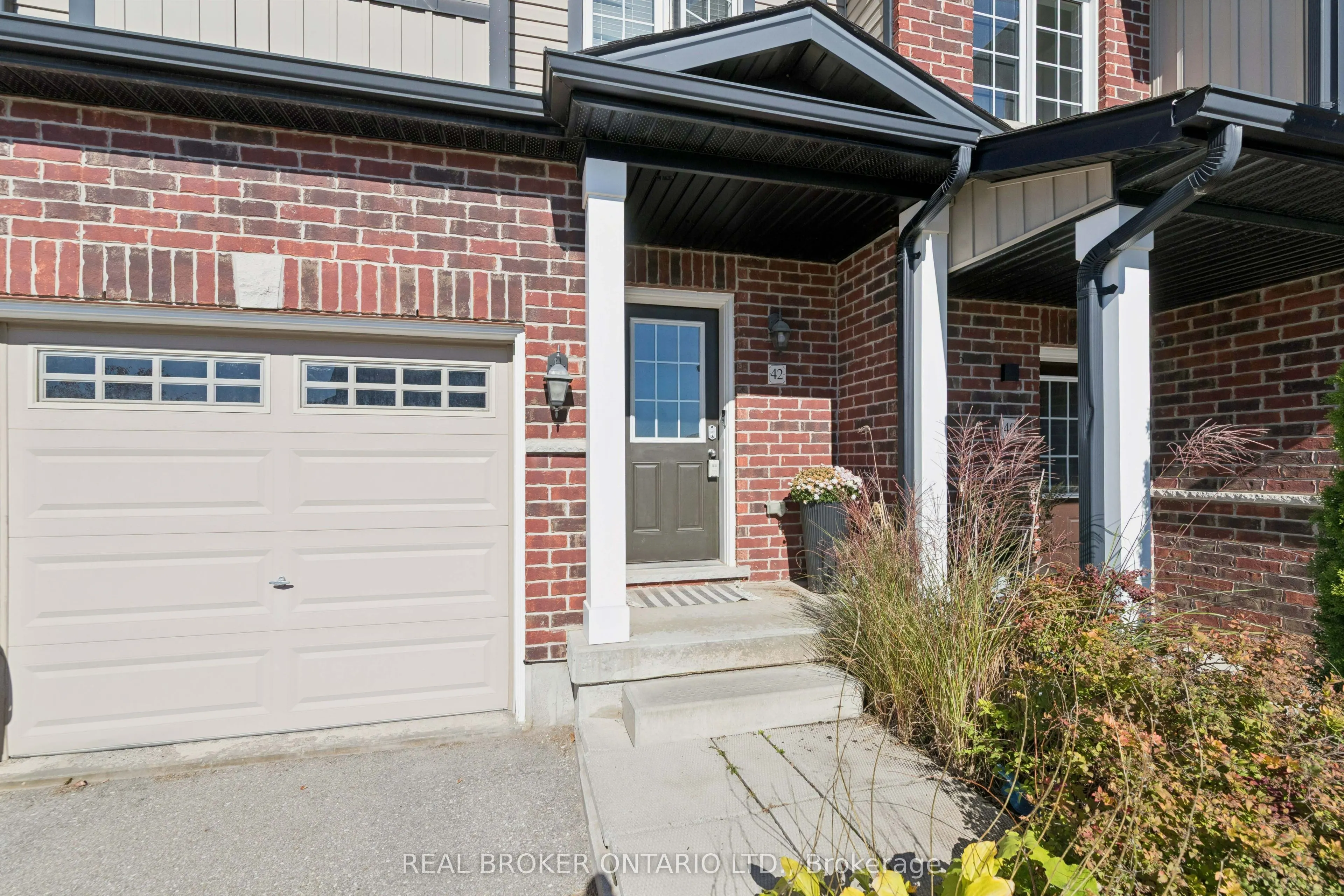 42 RENFREW Street