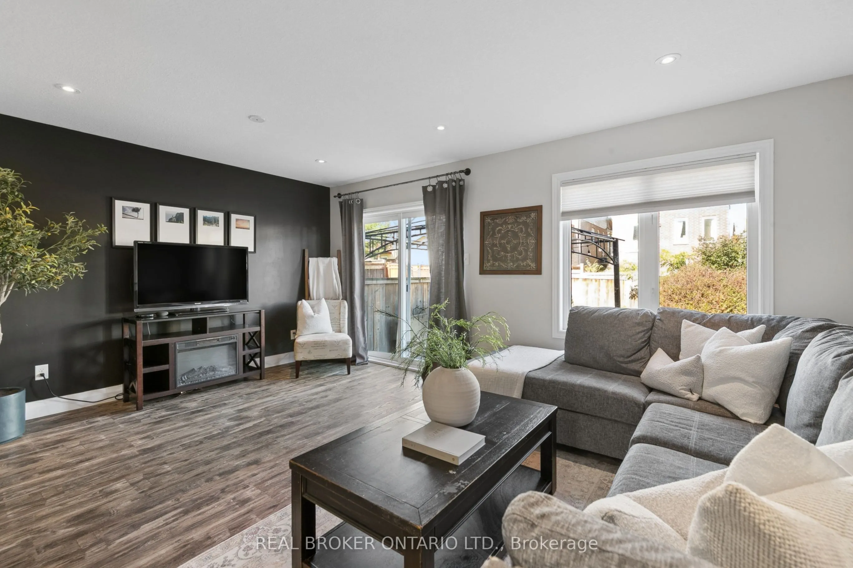 42 RENFREW Street