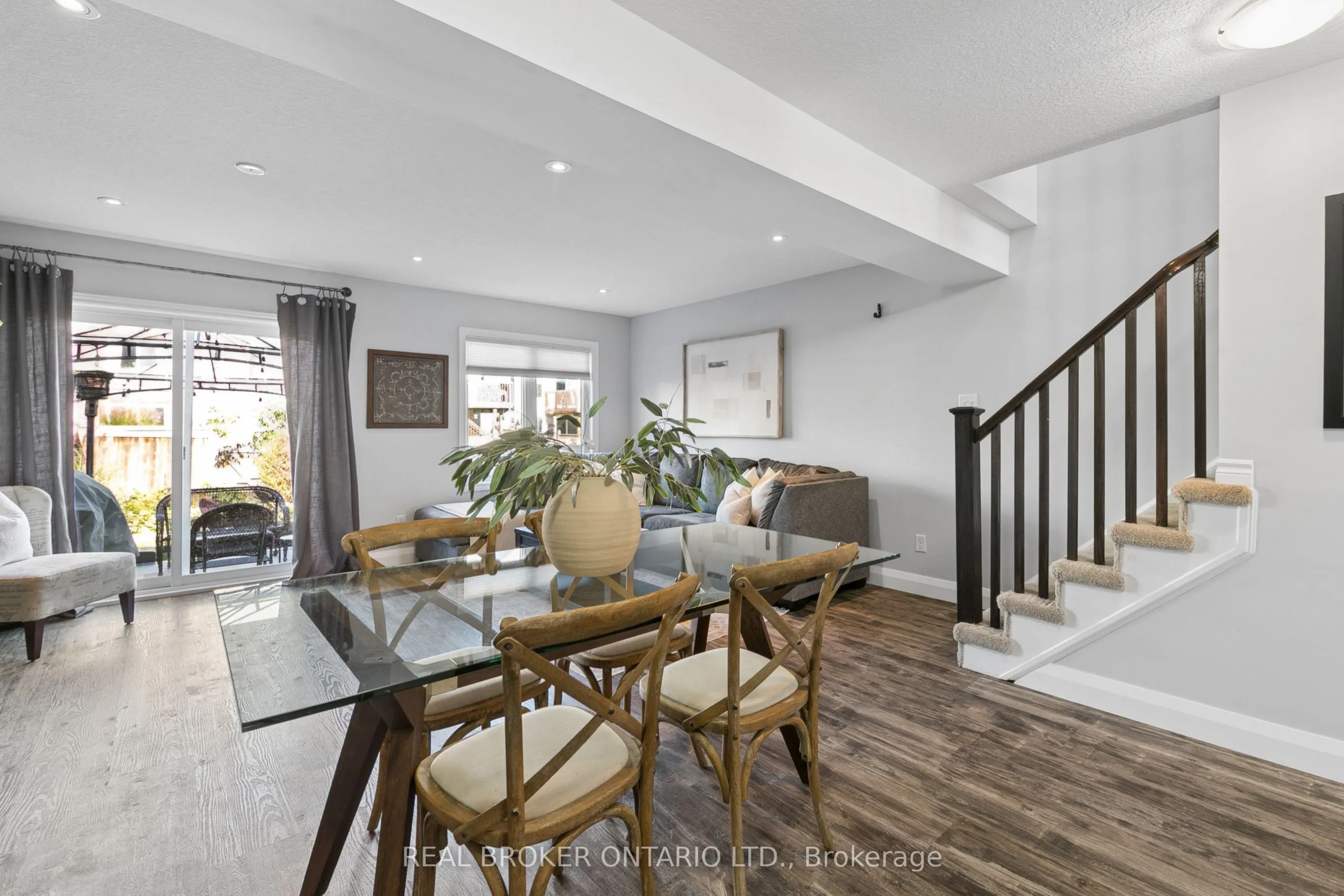 42 RENFREW Street
