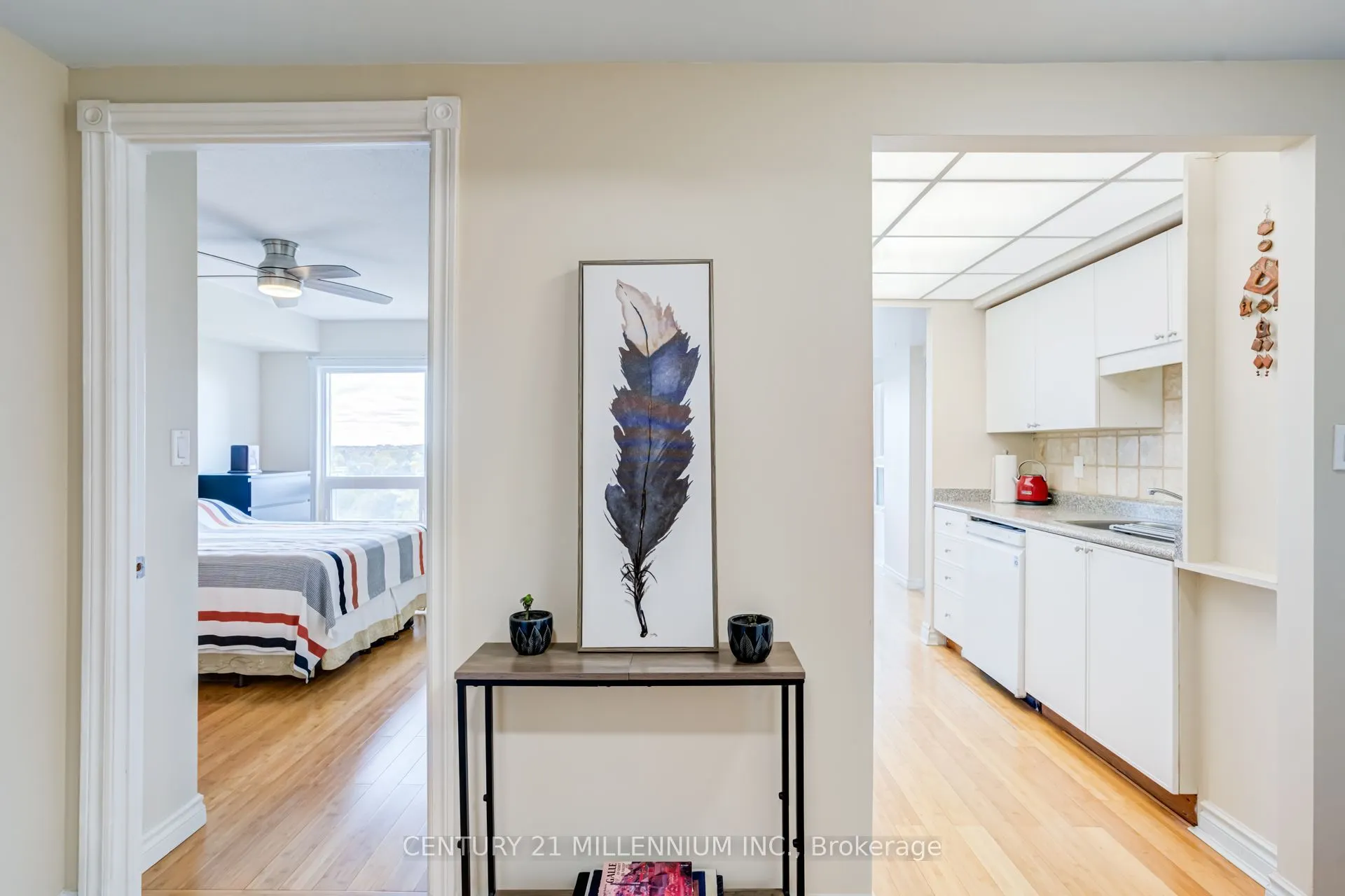 237 King Street W #909