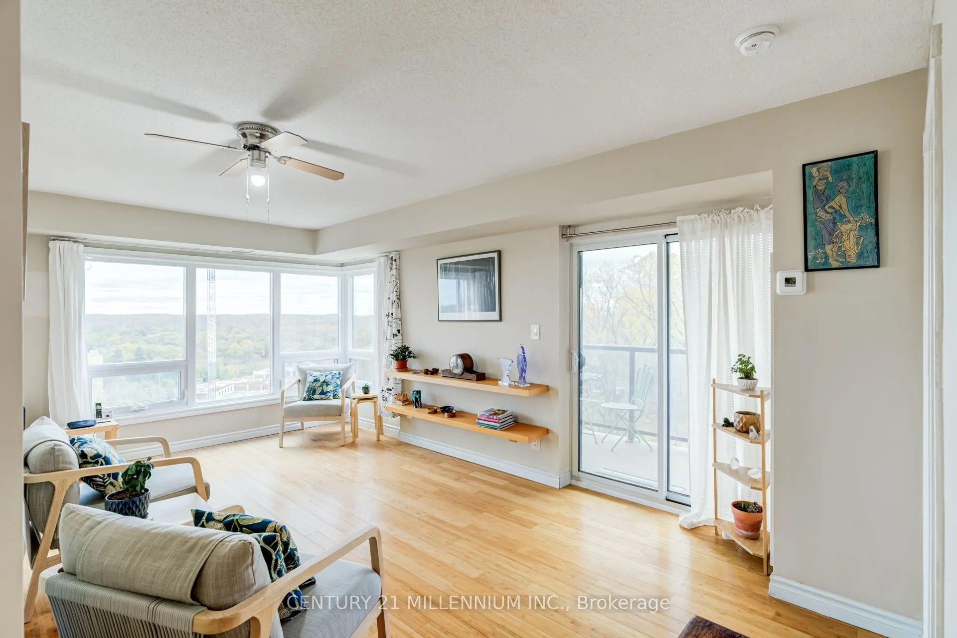 237 King Street W #909